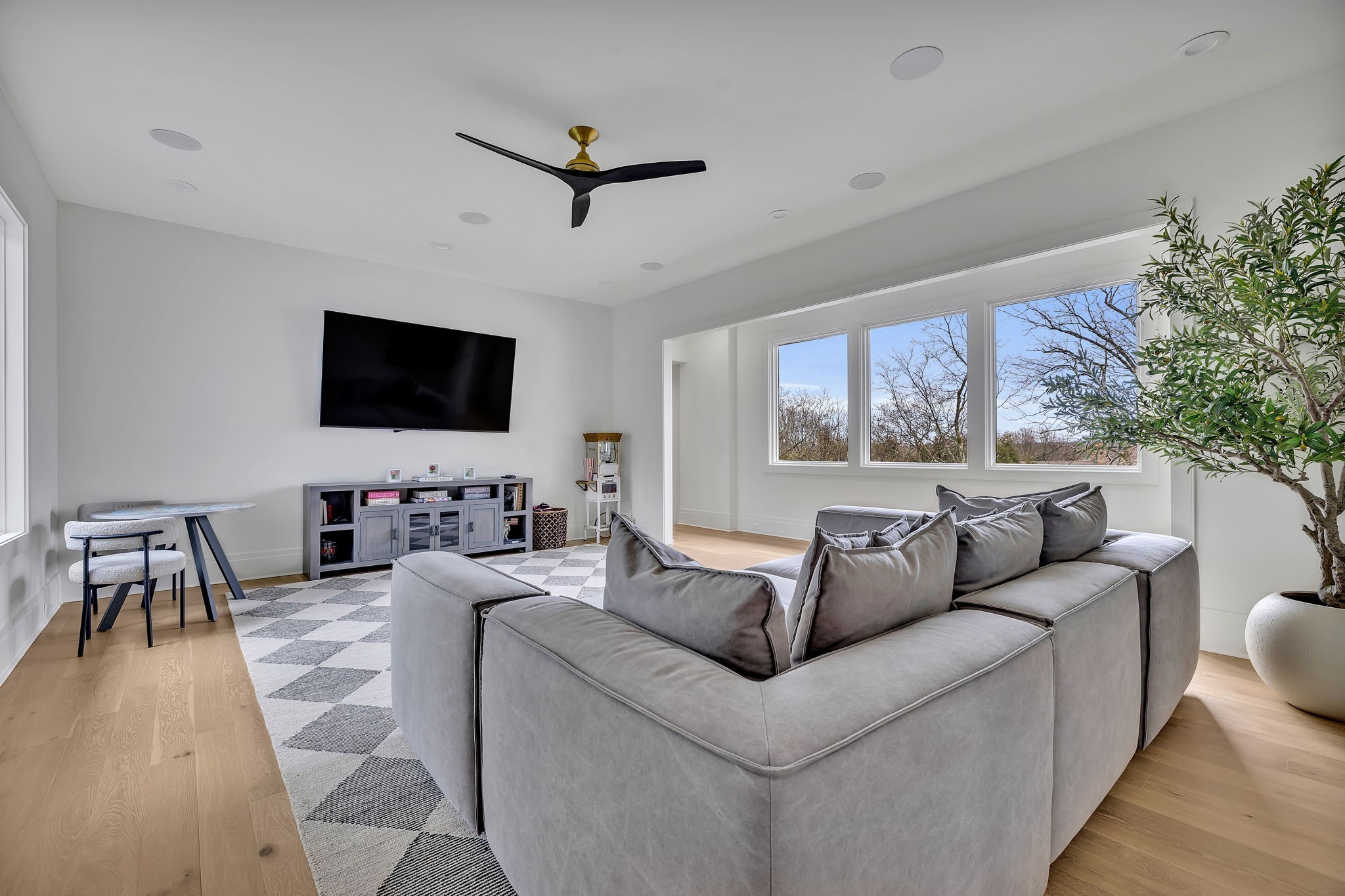 4612 Belmont Park Ter