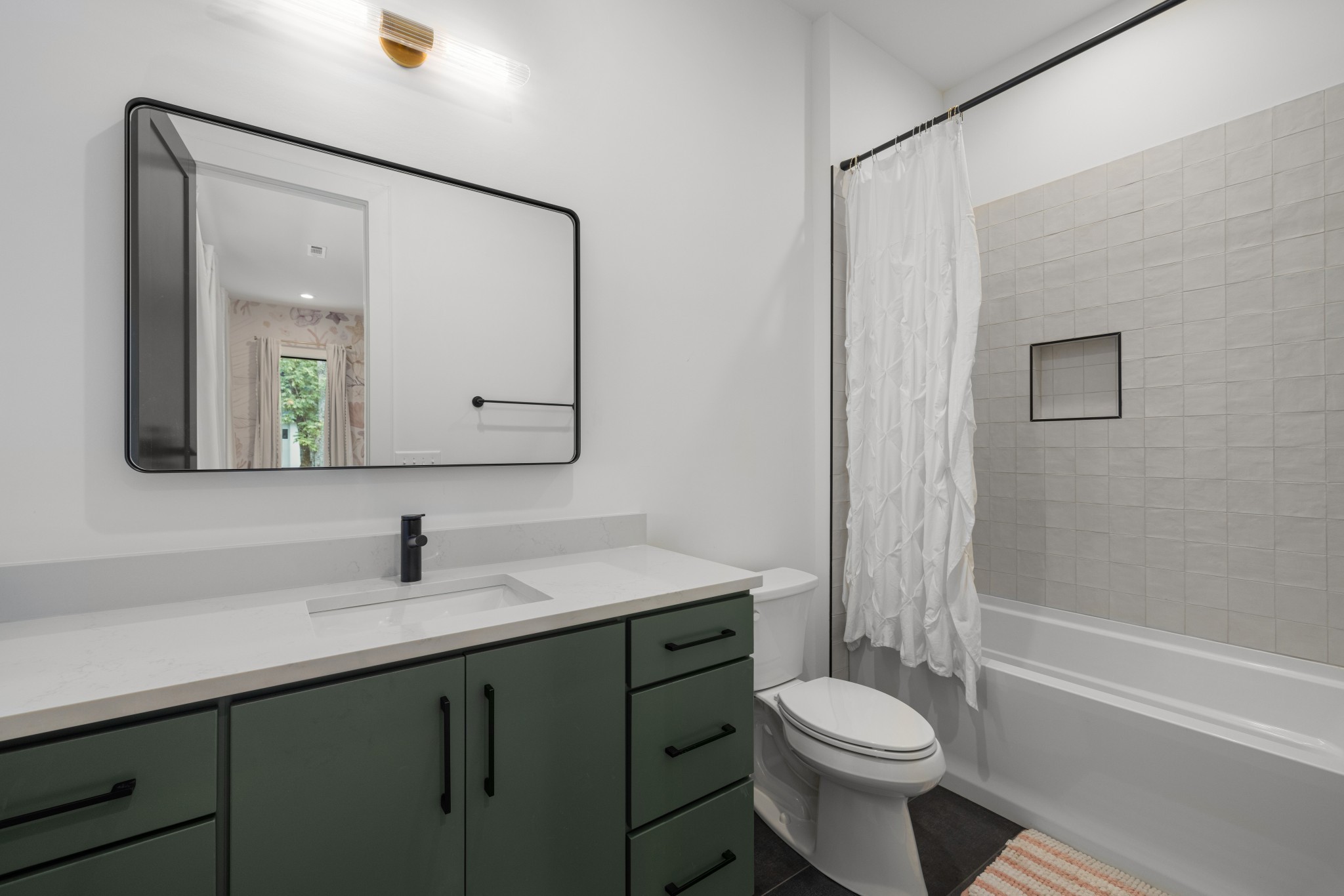 4612 Belmont Park Ter
