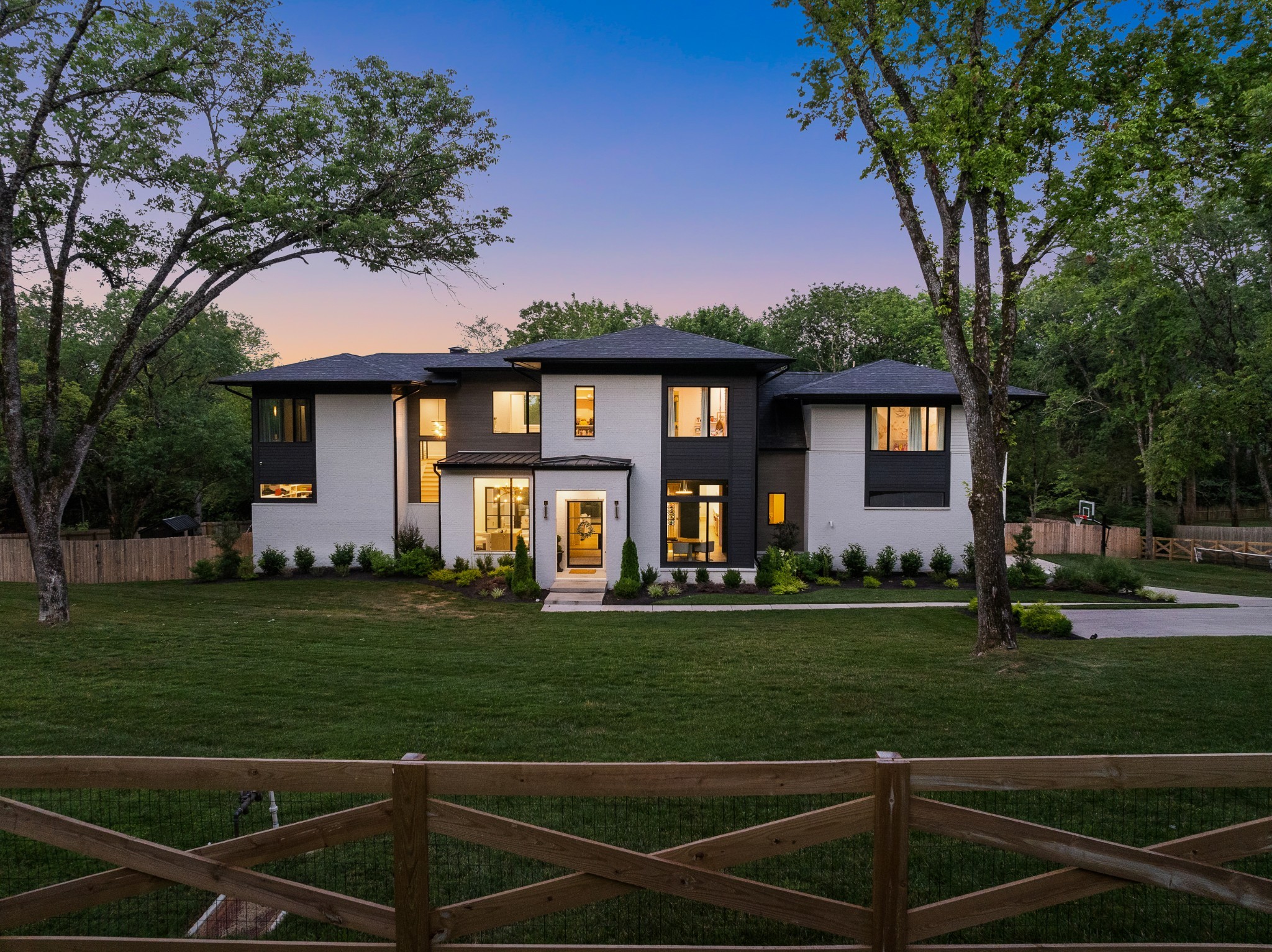 4612 Belmont Park Ter