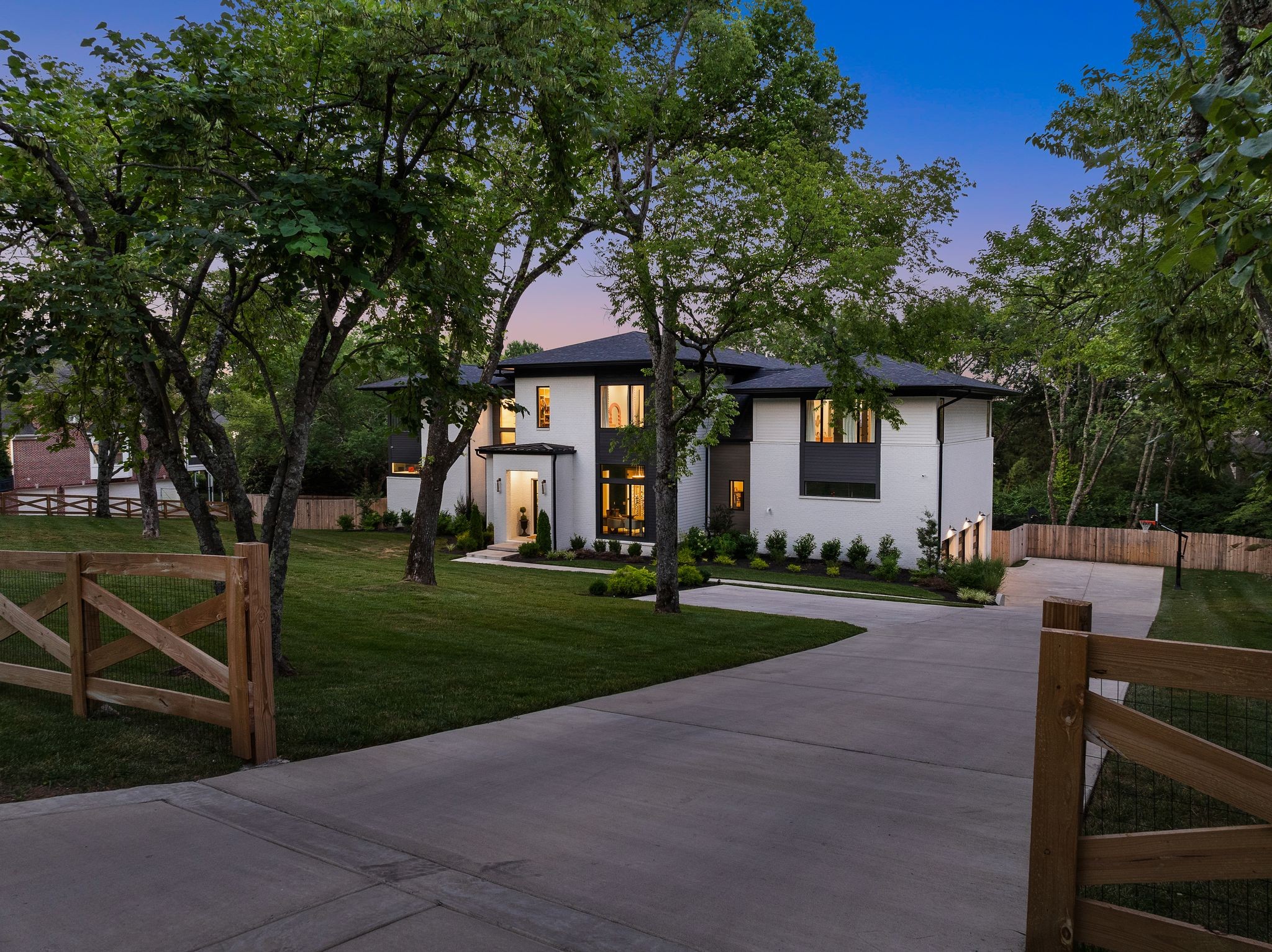 4612 Belmont Park Ter