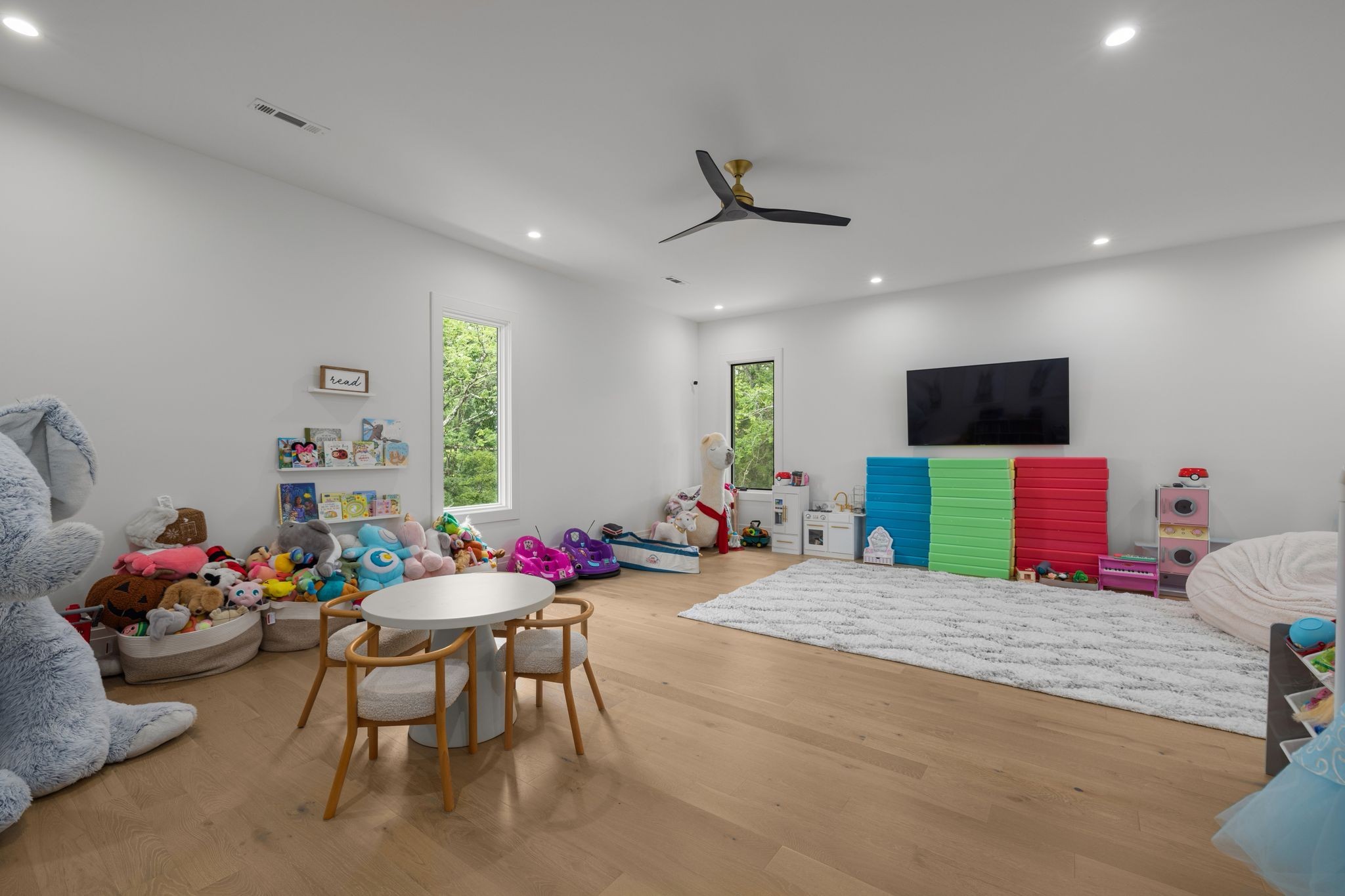 4612 Belmont Park Ter