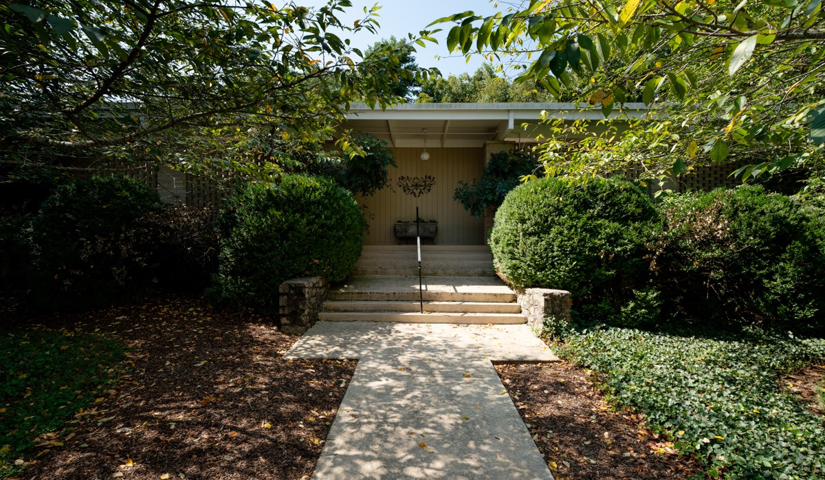 105 Leake Ave Unit: 2