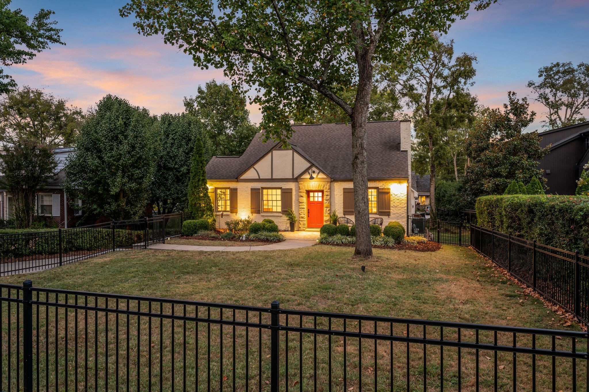 2802 Hawthorne Pl