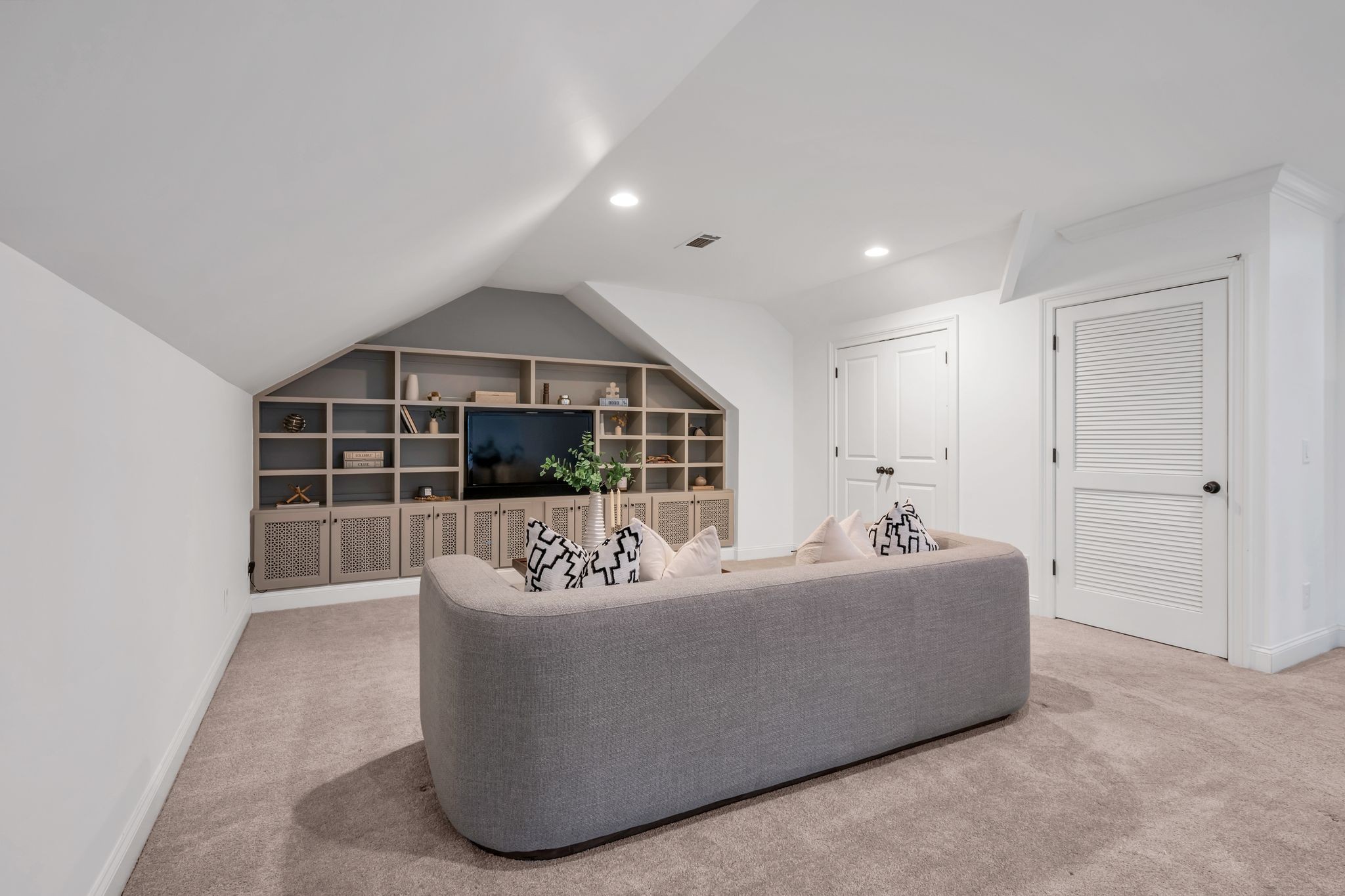 2802 Hawthorne Pl