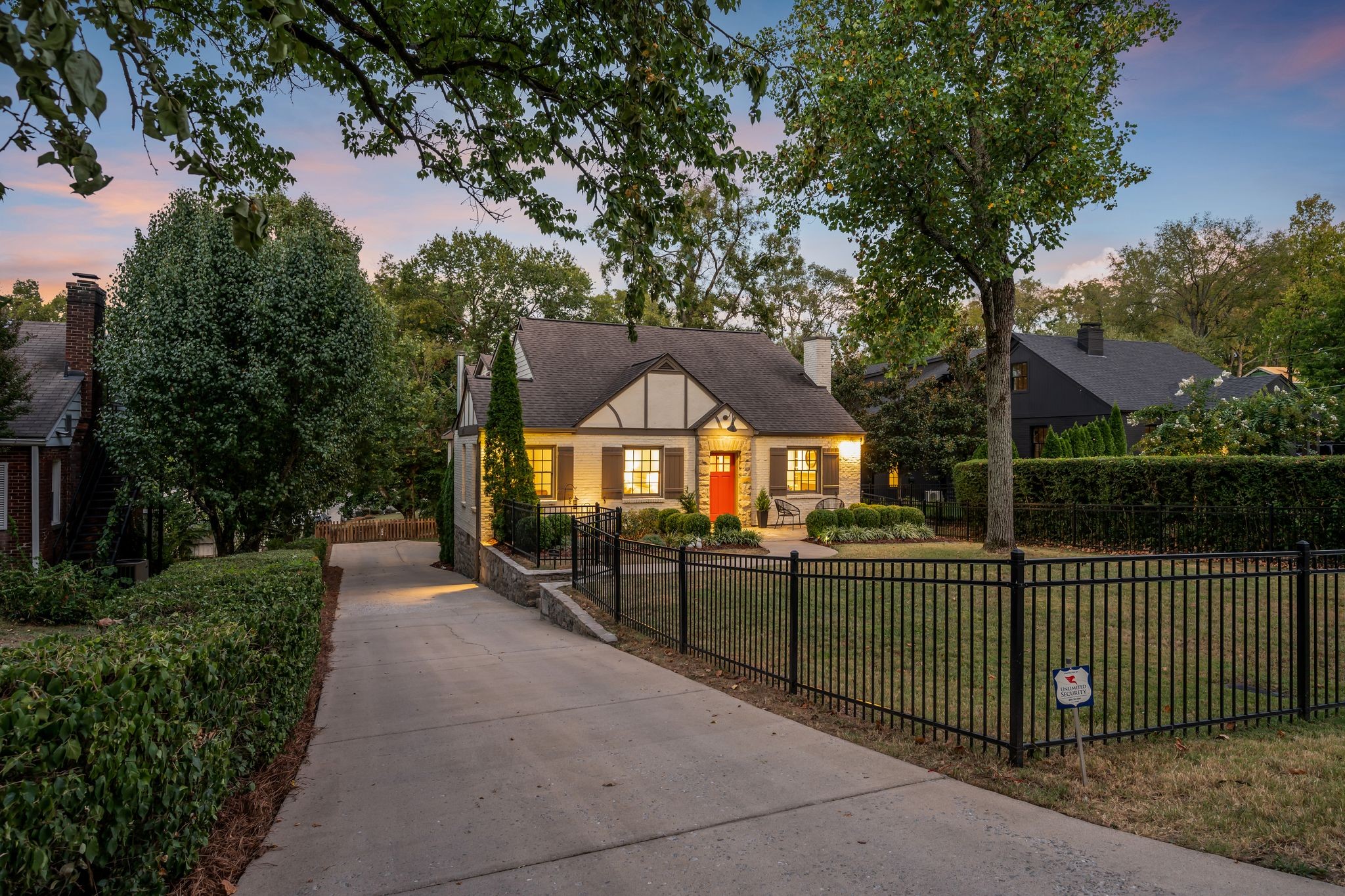 2802 Hawthorne Pl