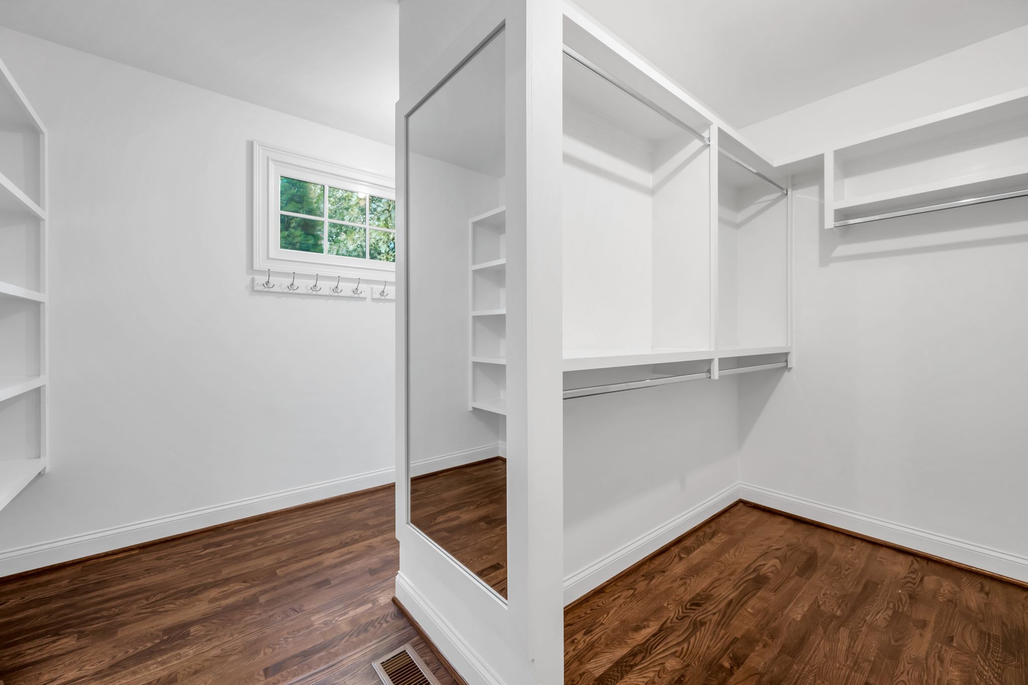 2802 Hawthorne Pl