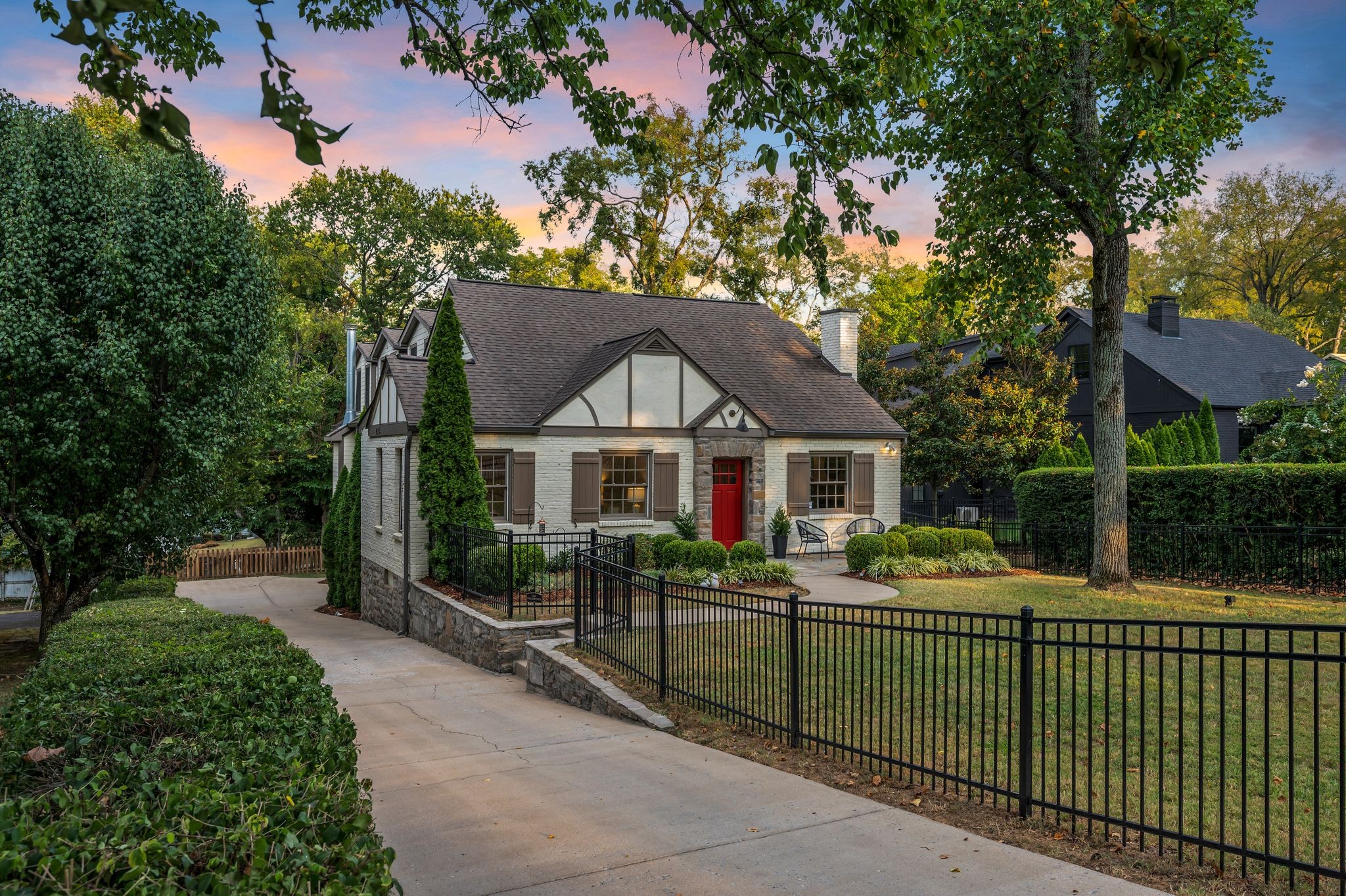 2802 Hawthorne Pl