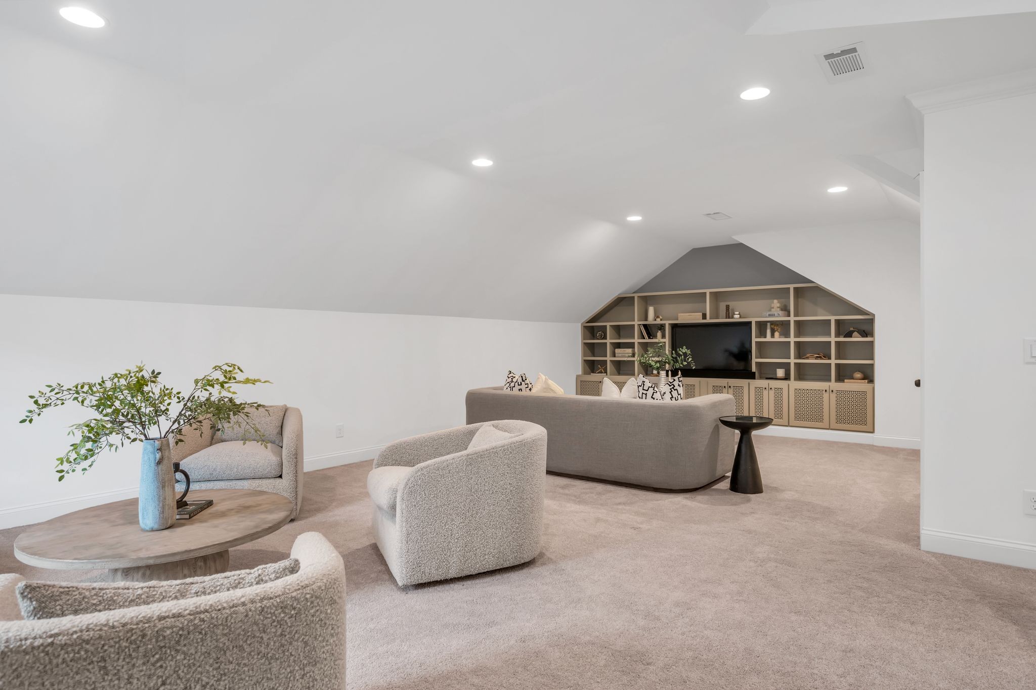 2802 Hawthorne Pl