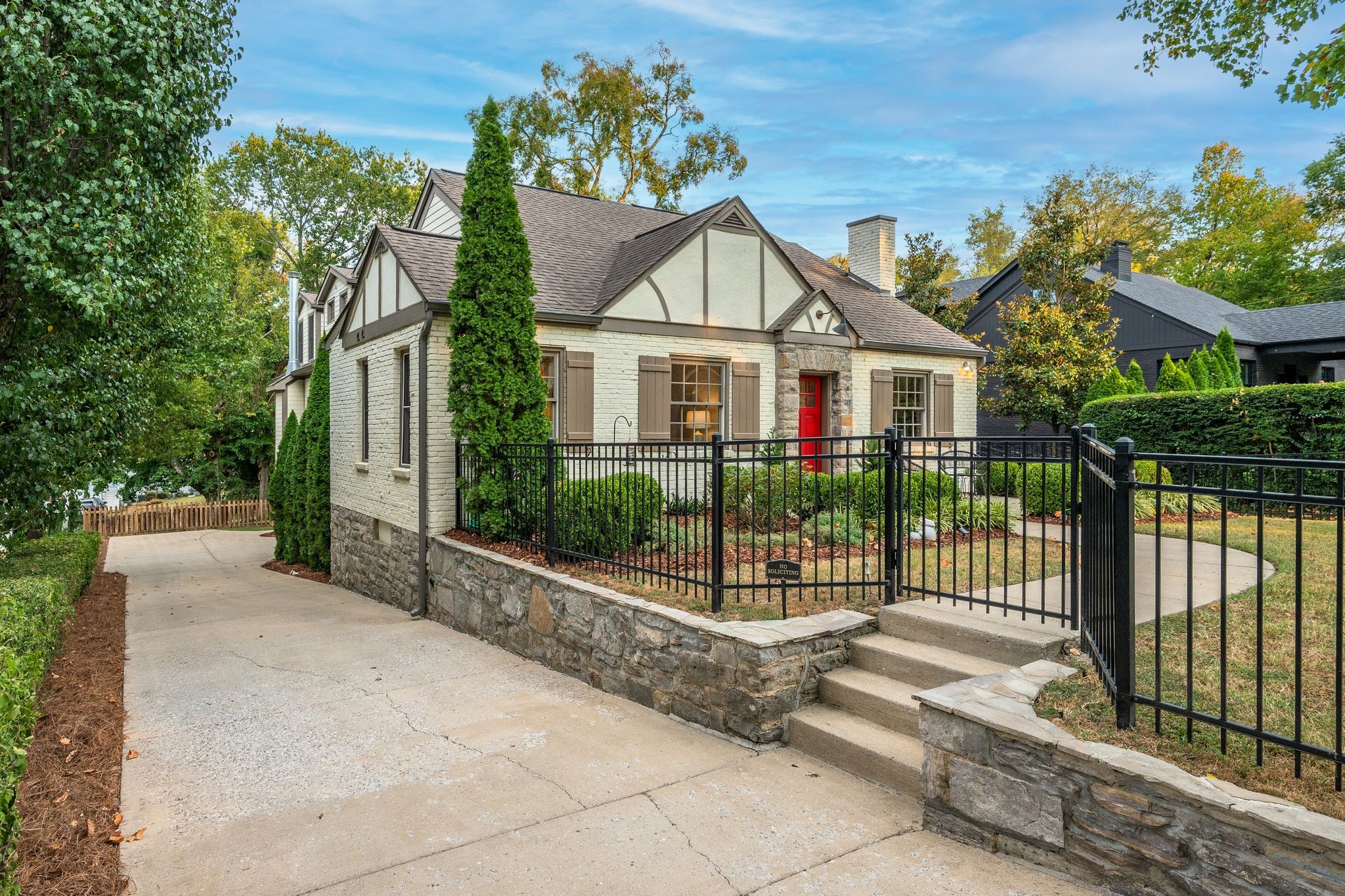 2802 Hawthorne Pl