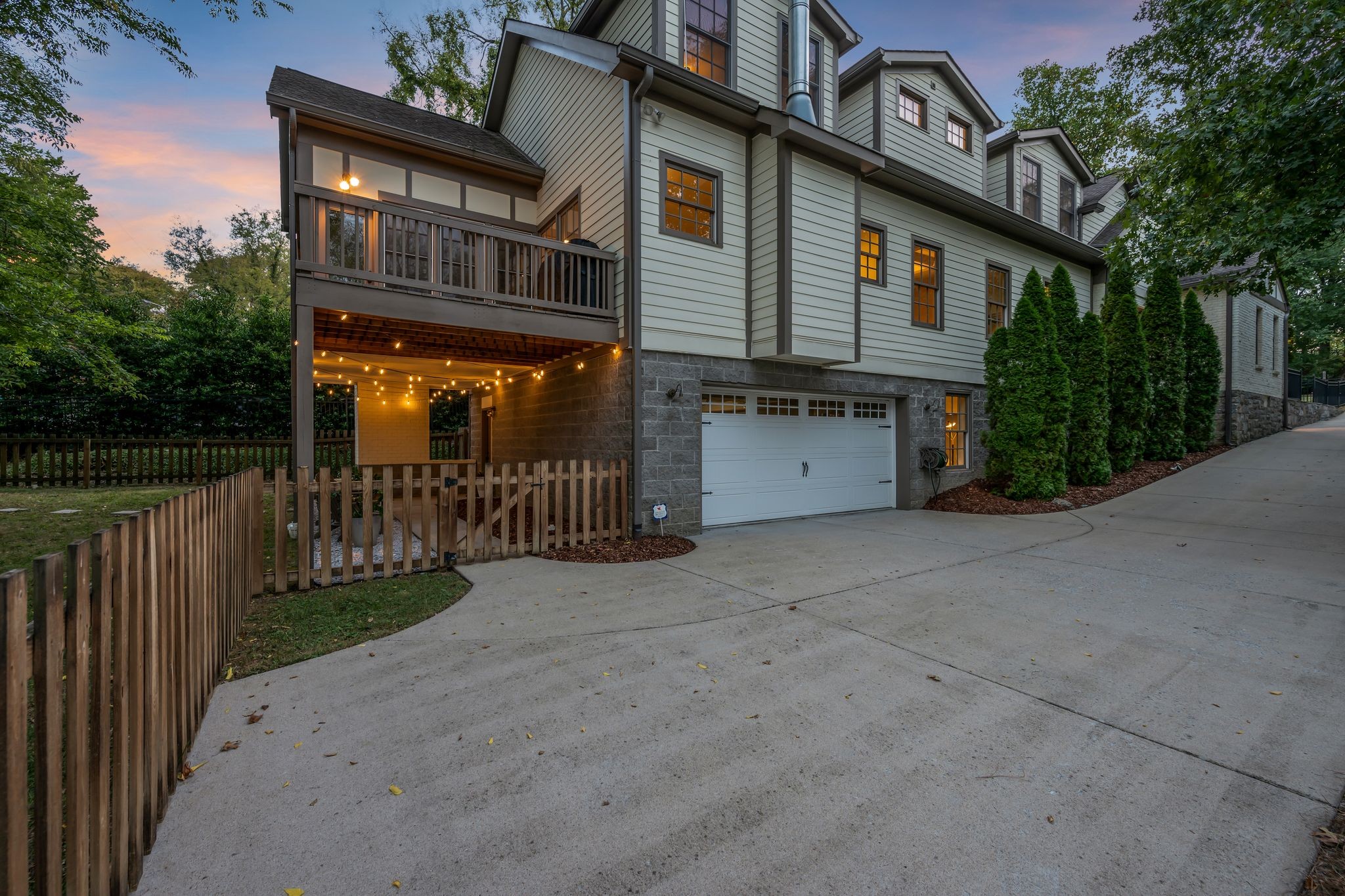 2802 Hawthorne Pl
