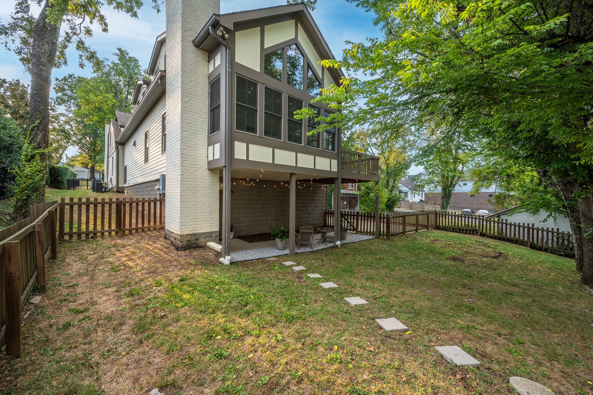 2802 Hawthorne Pl