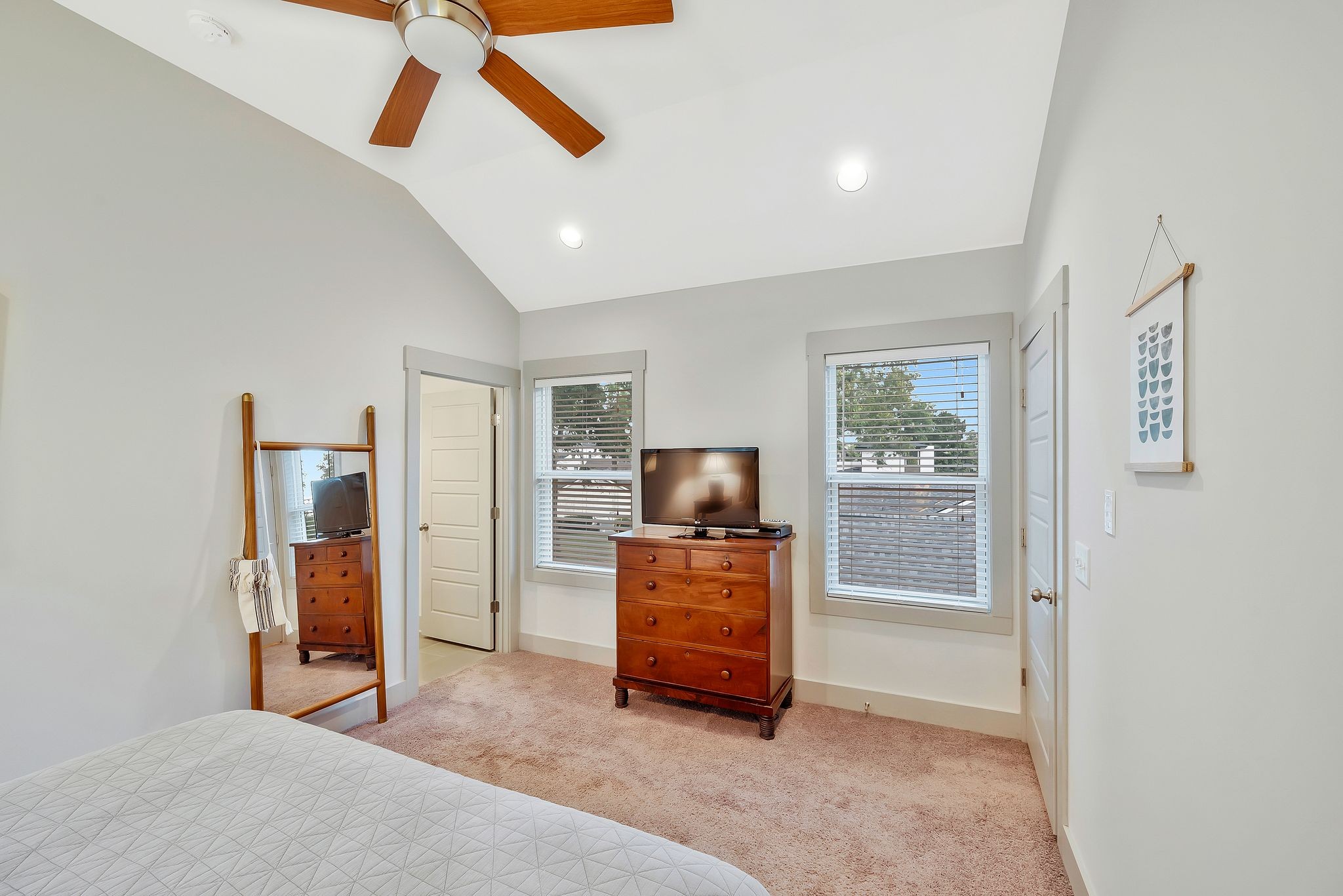858A Kirkwood Ave
