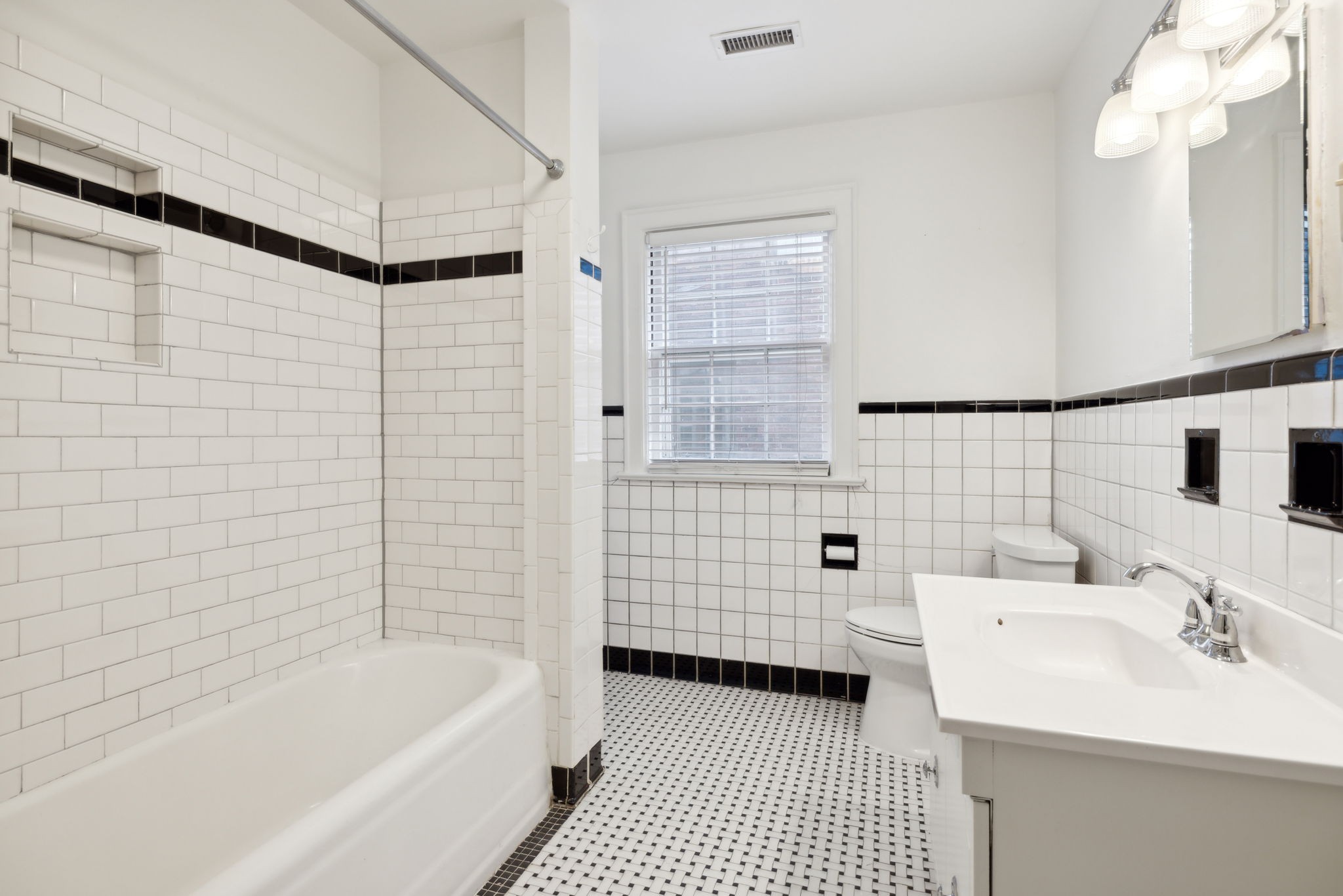102 Lauderdale Rd Unit: A