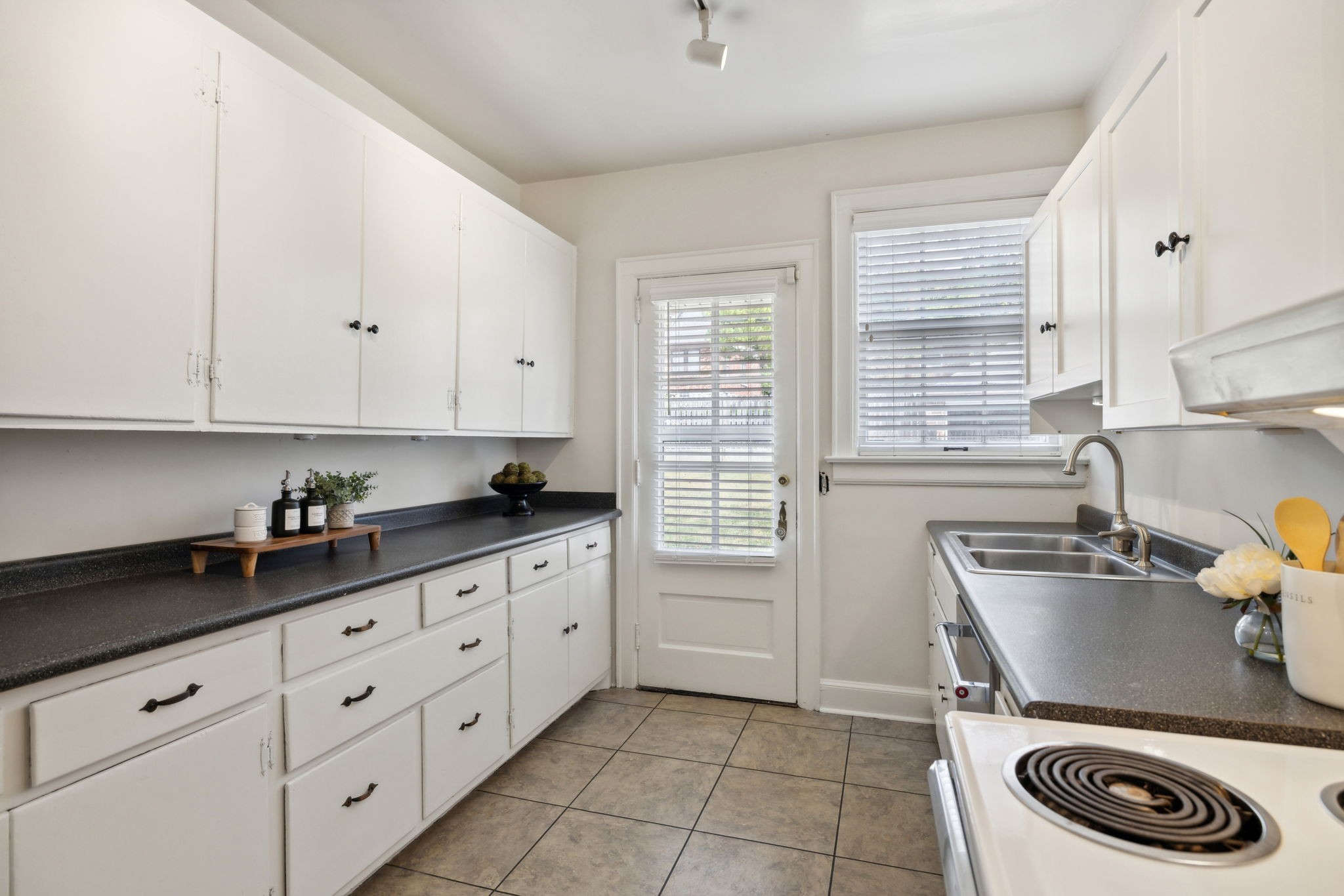 102 Lauderdale Rd Unit: A
