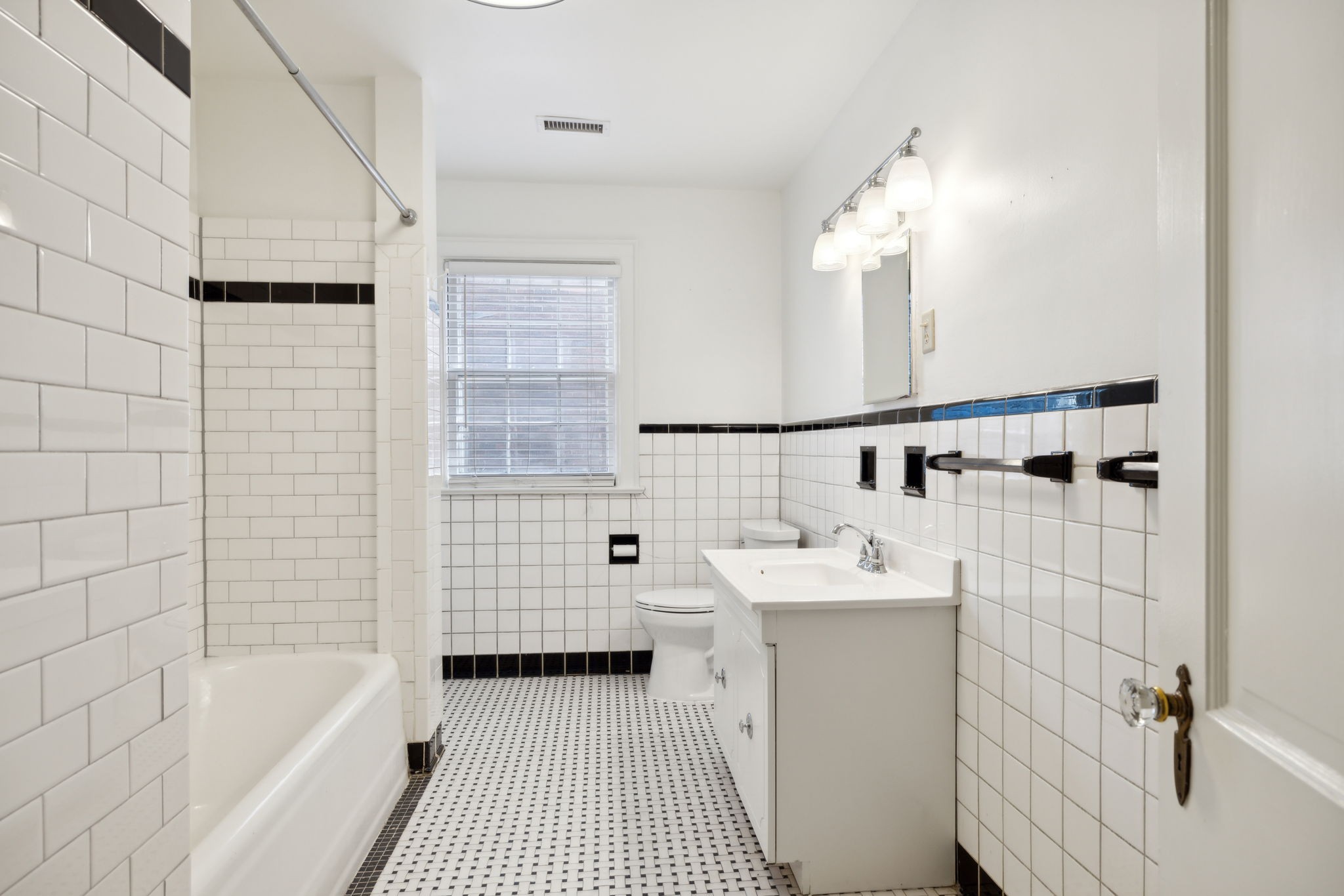 102 Lauderdale Rd Unit: A