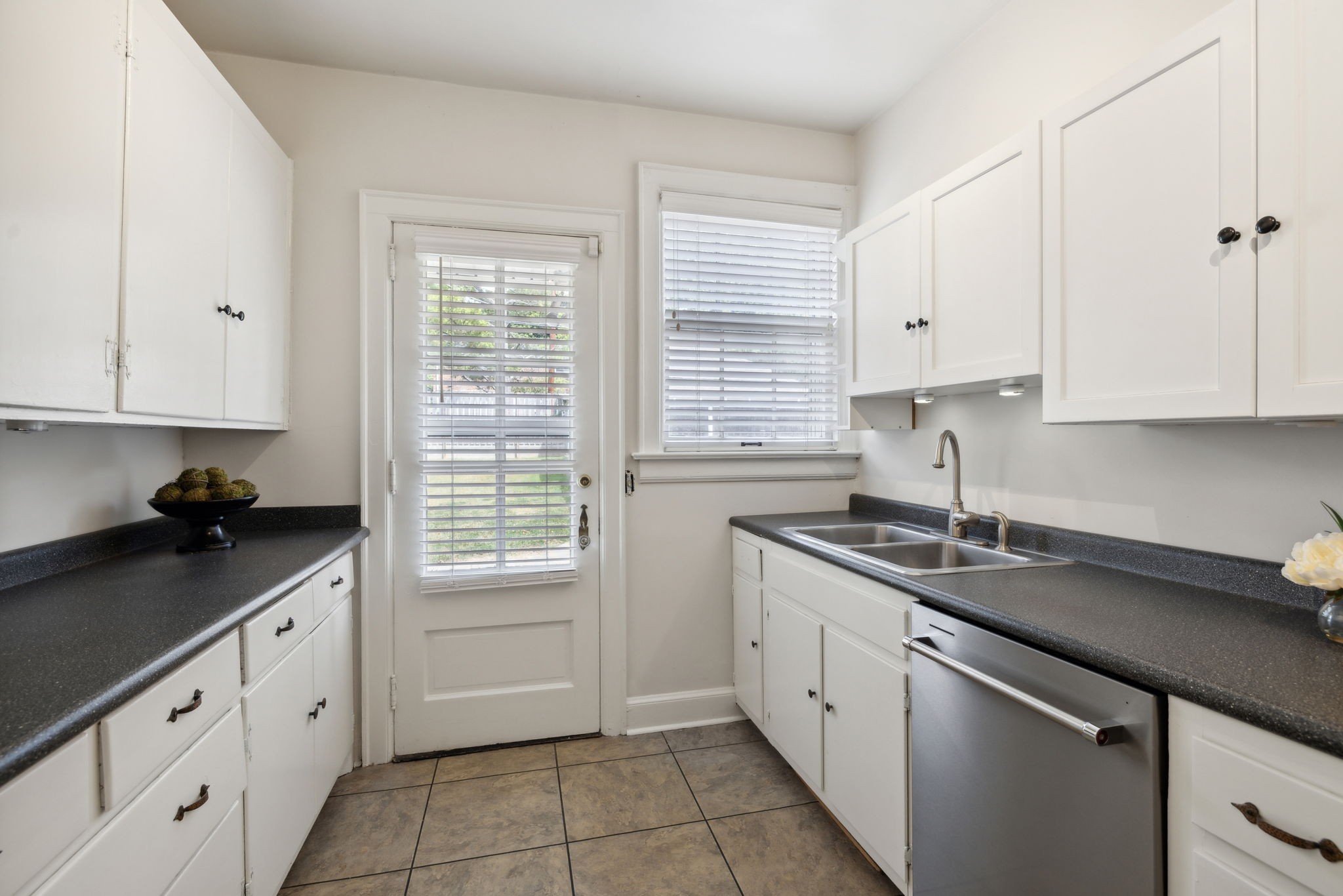 102 Lauderdale Rd Unit: A