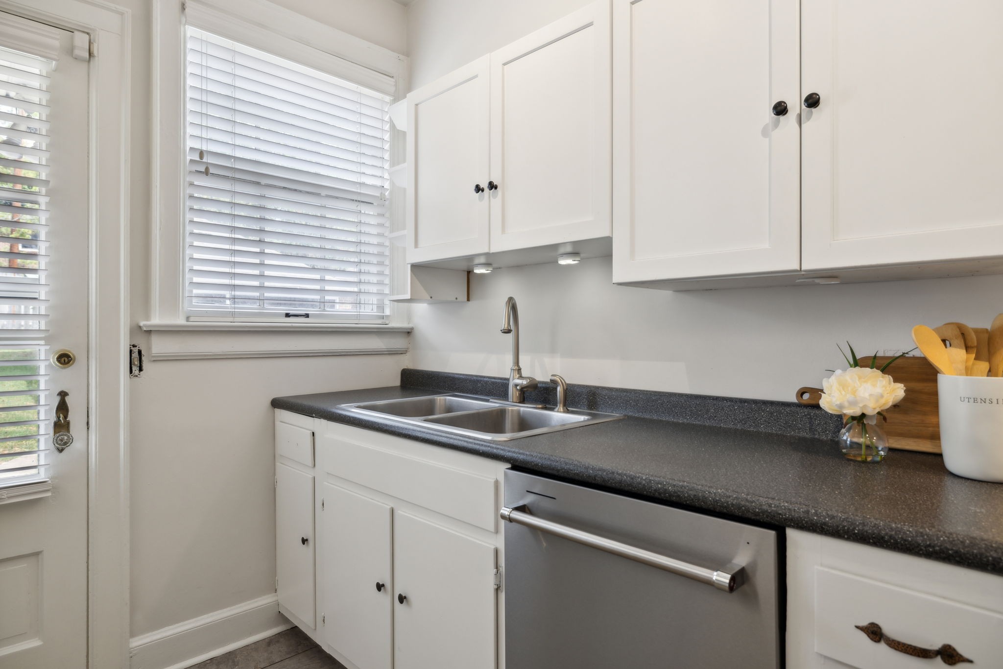 102 Lauderdale Rd Unit: A