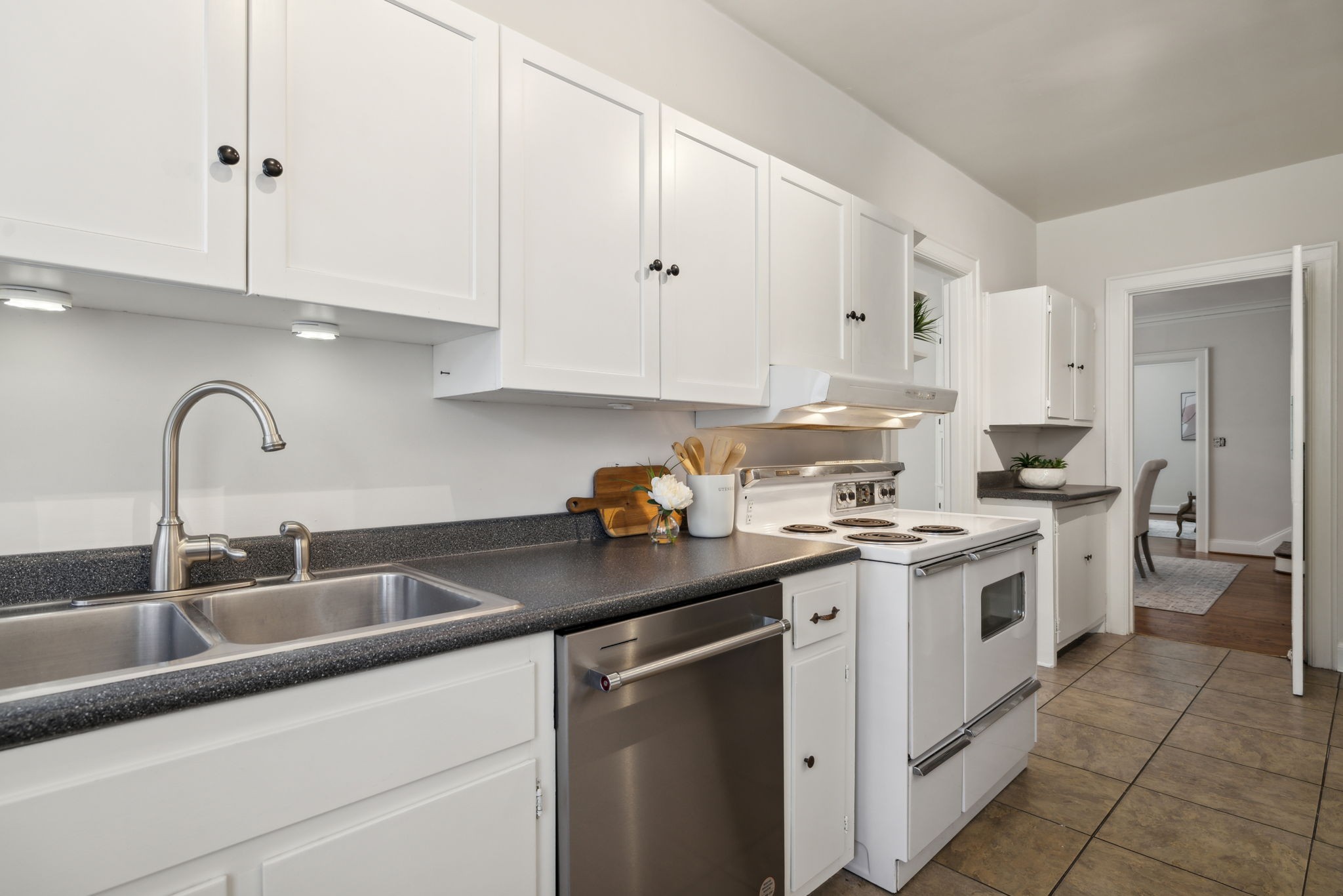 102 Lauderdale Rd Unit: A