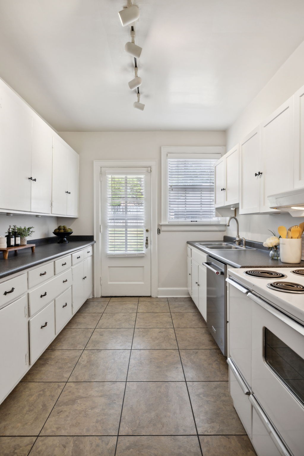 102 Lauderdale Rd Unit: A