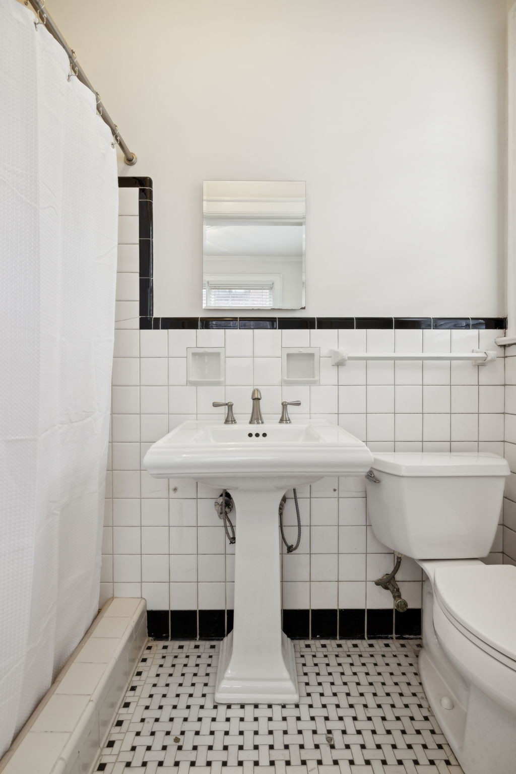 102 Lauderdale Rd Unit: A
