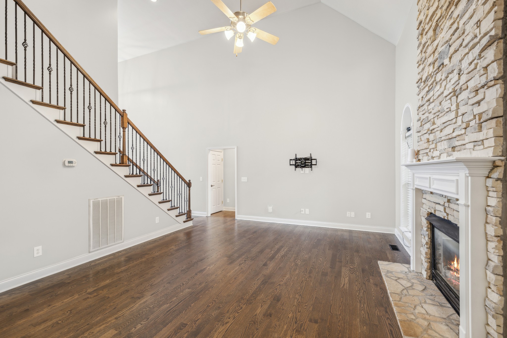 1585 Red Oak Ln