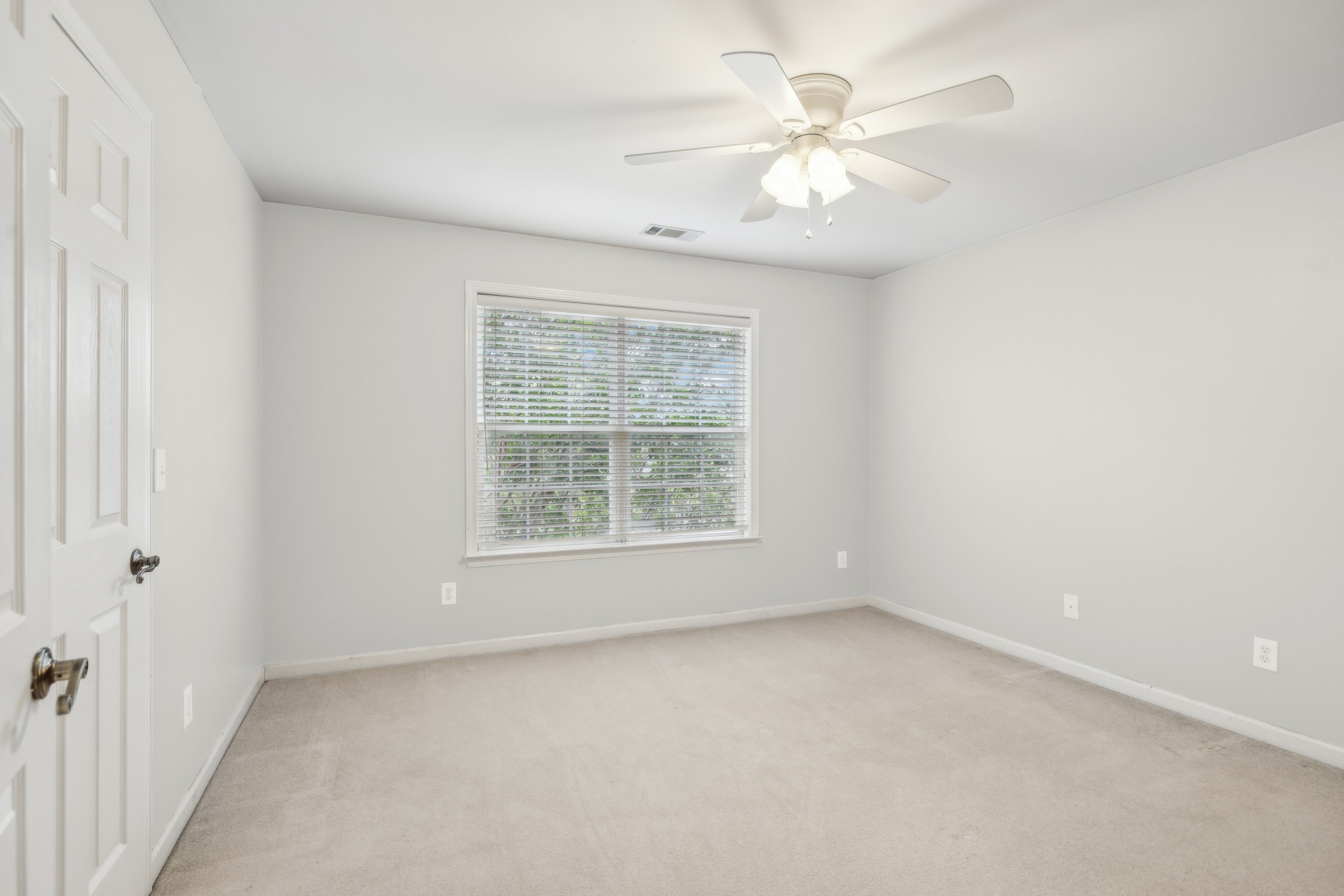 1585 Red Oak Ln