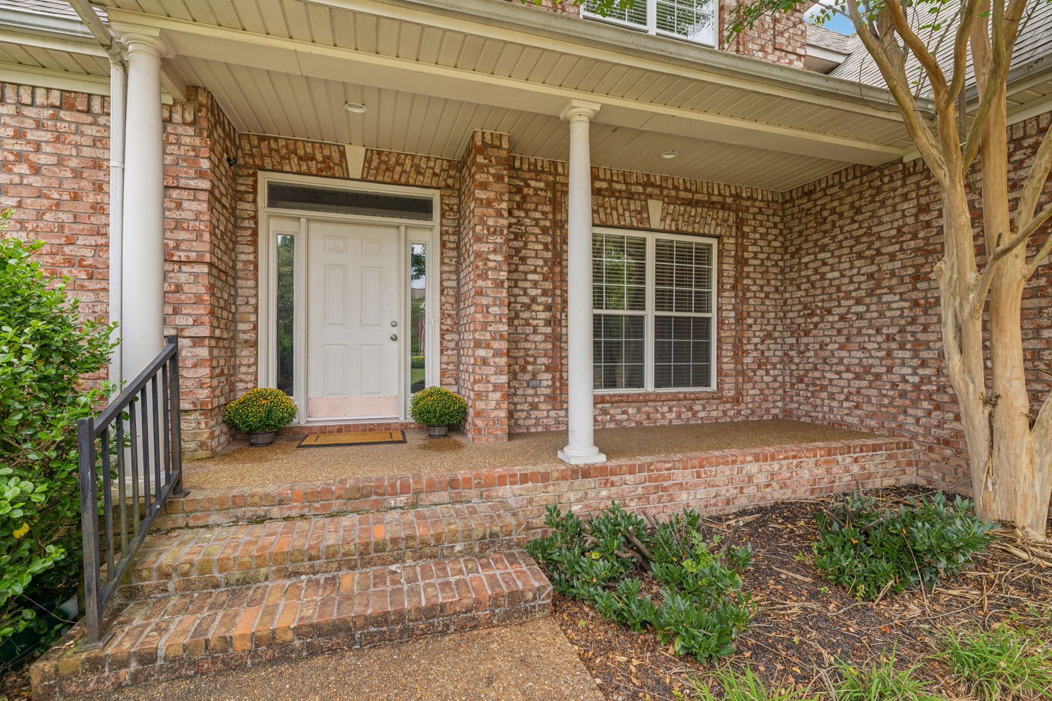 1585 Red Oak Ln