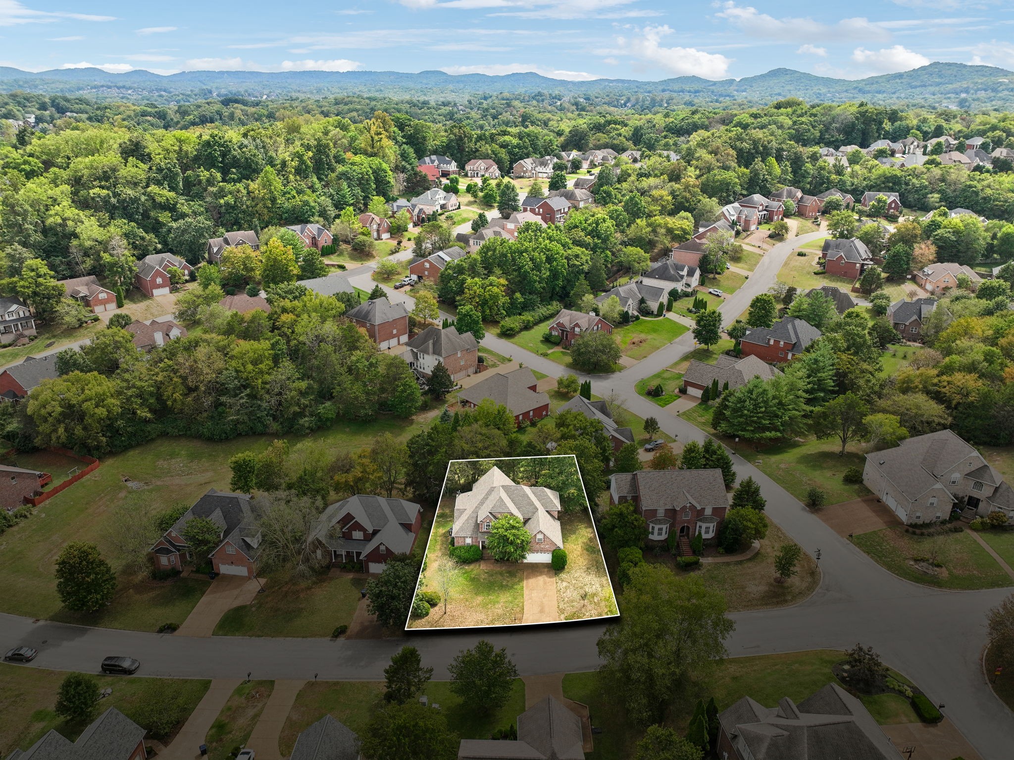 1585 Red Oak Ln