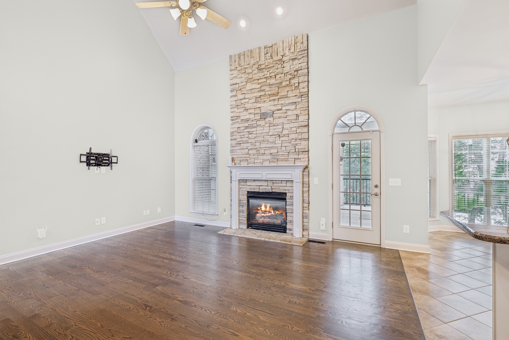 1585 Red Oak Ln