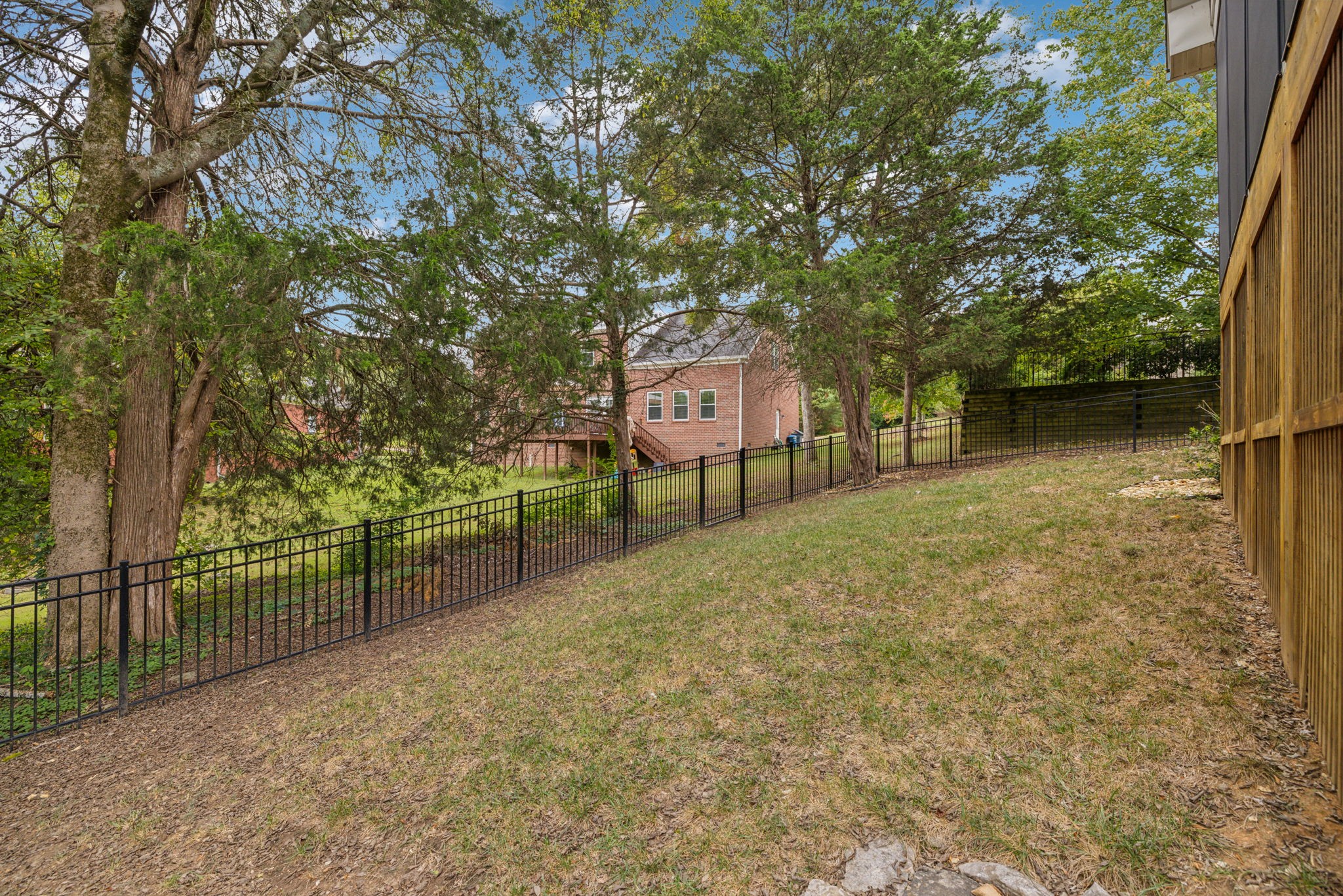 1585 Red Oak Ln