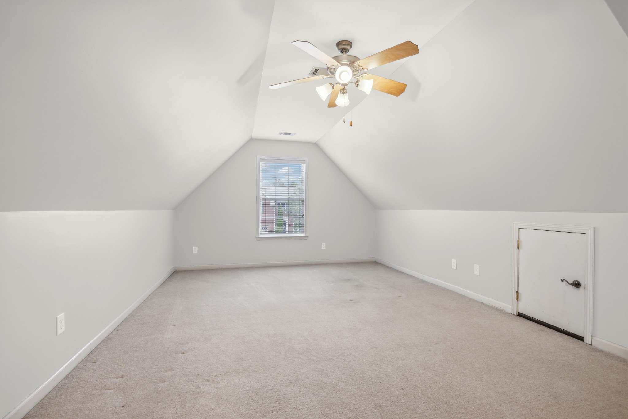 1585 Red Oak Ln