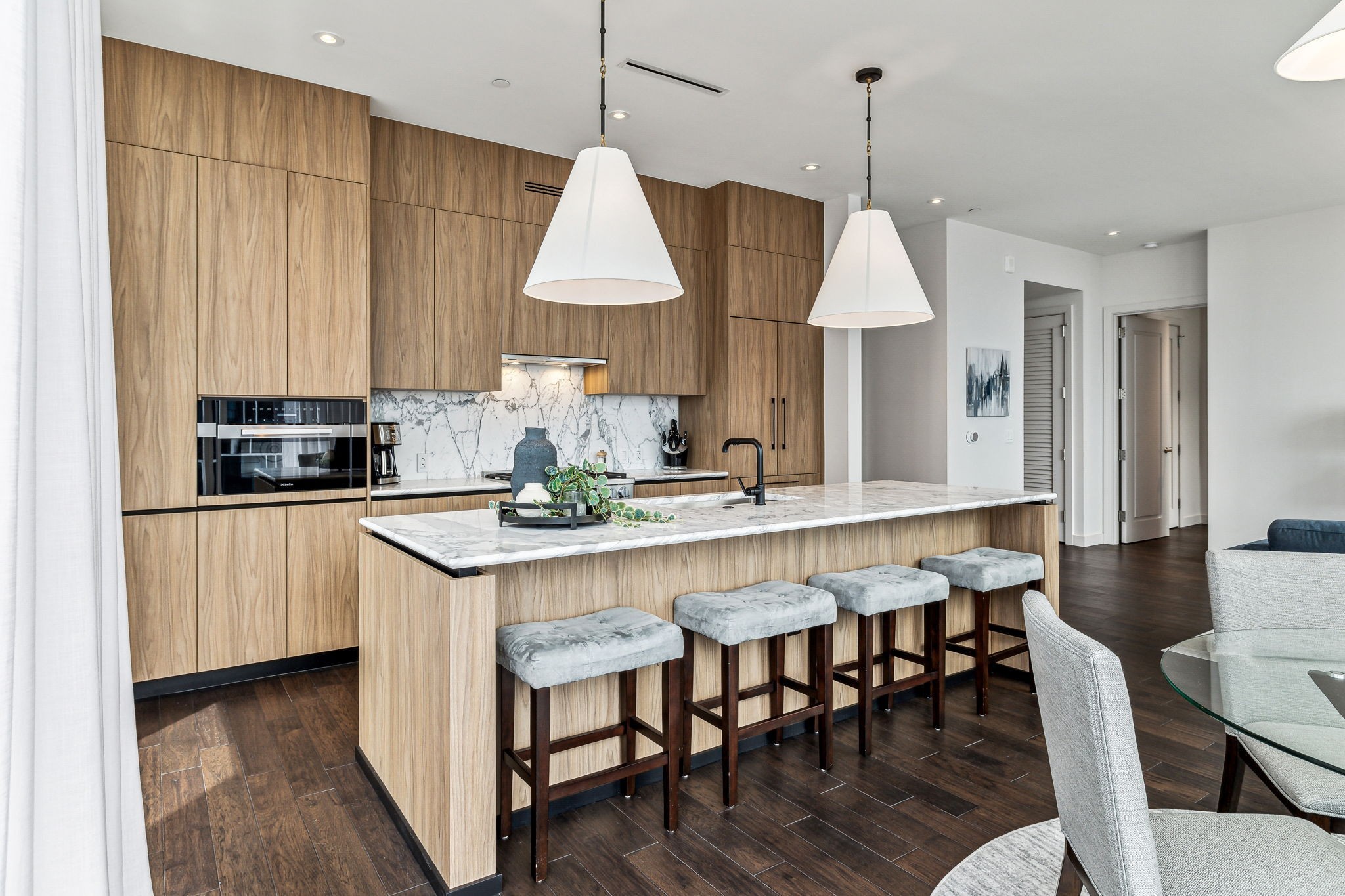 160 2nd Ave, S Unit: 2102