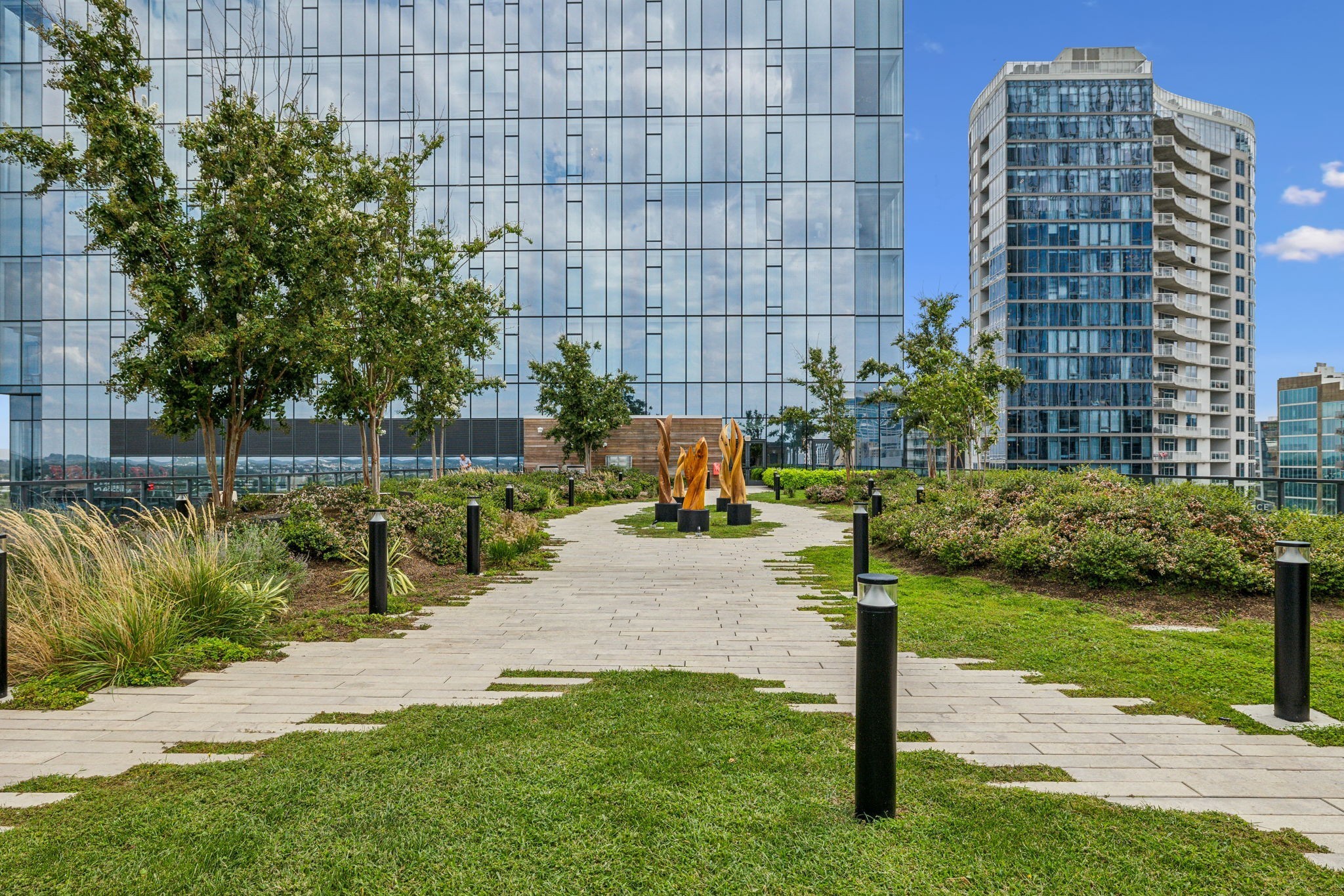 160 2nd Ave, S Unit: 2102