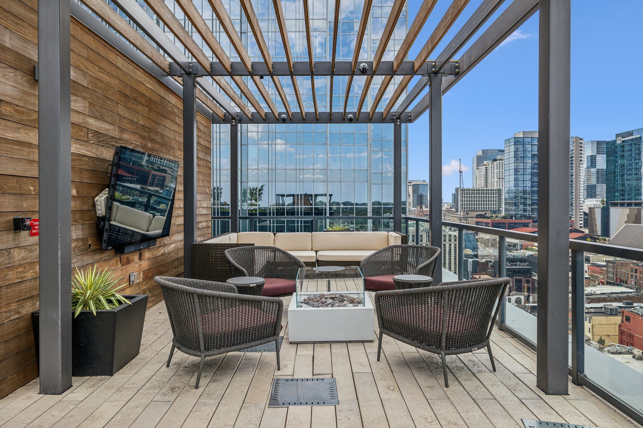 160 2nd Ave, S Unit: 2102