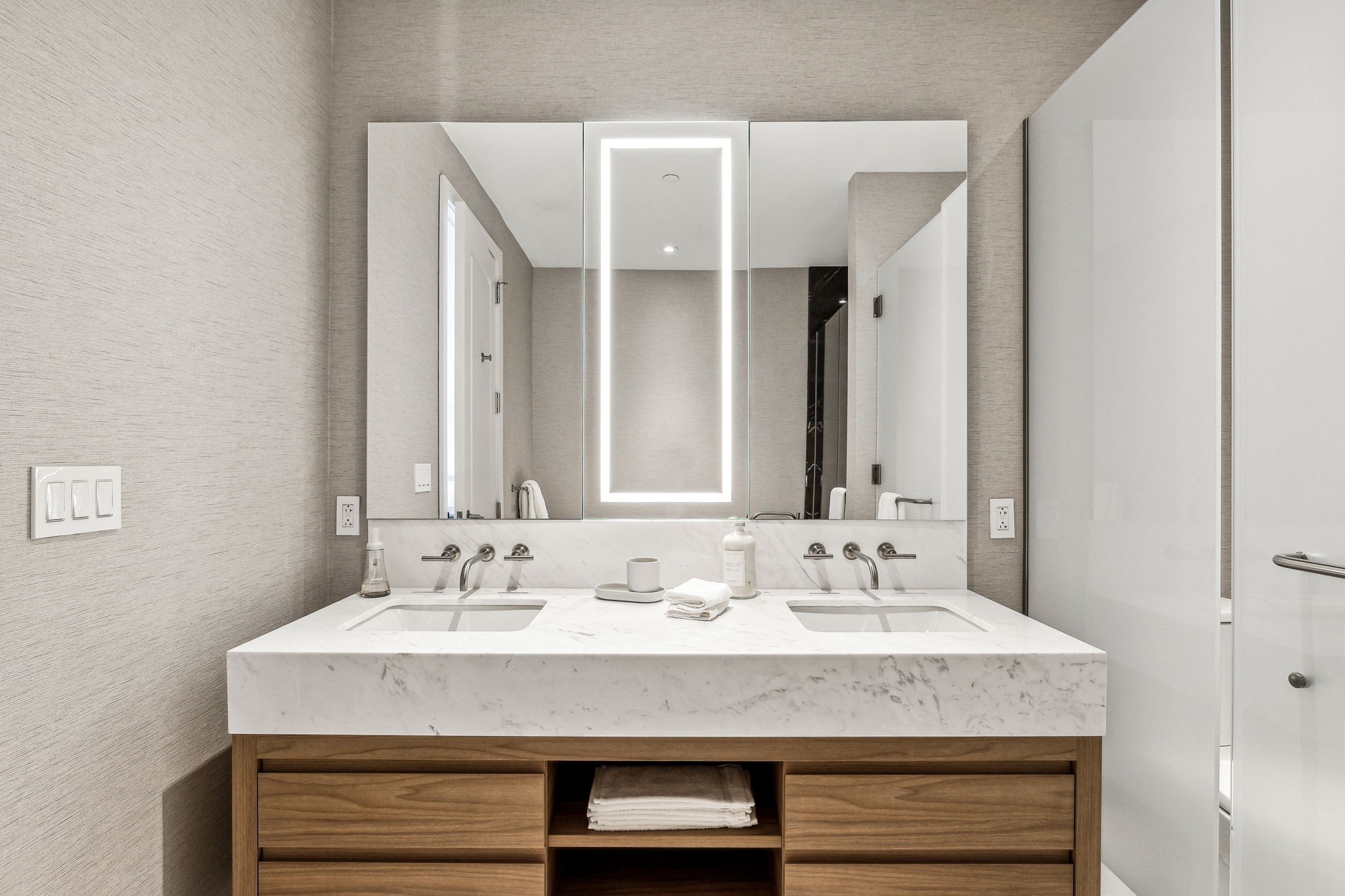 160 2nd Ave, S Unit: 2102
