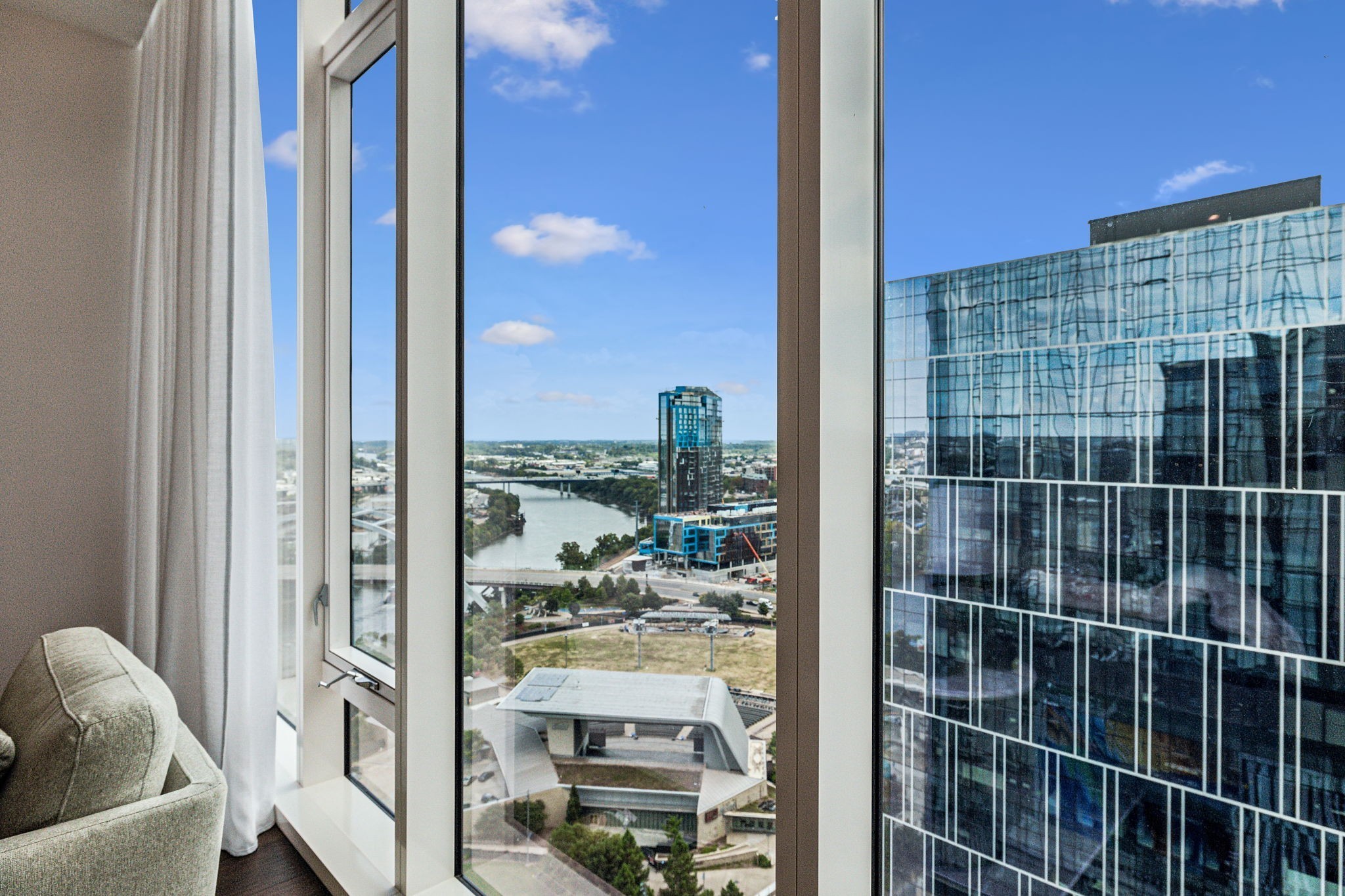 160 2nd Ave, S Unit: 2102