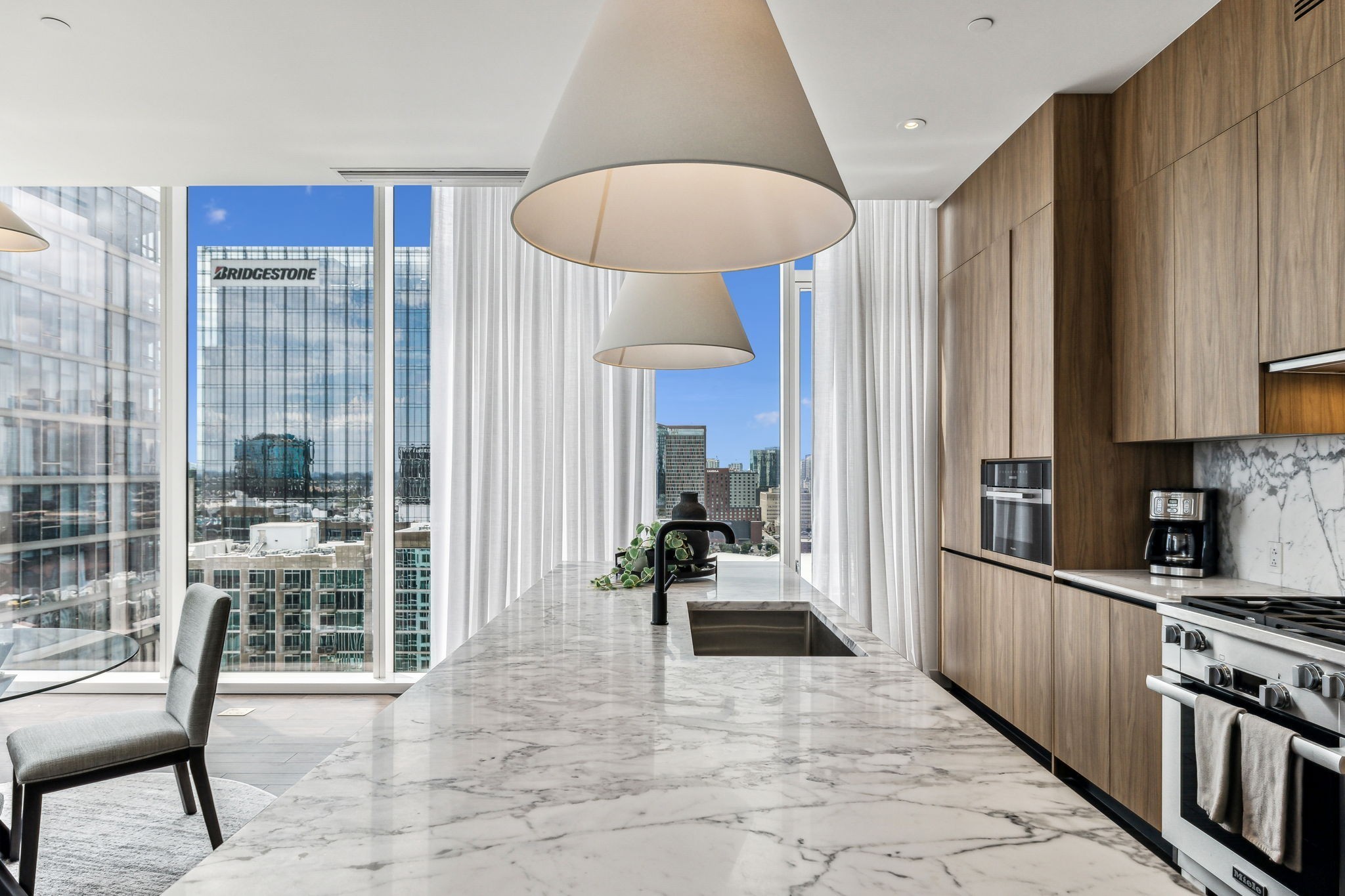 160 2nd Ave, S Unit: 2102