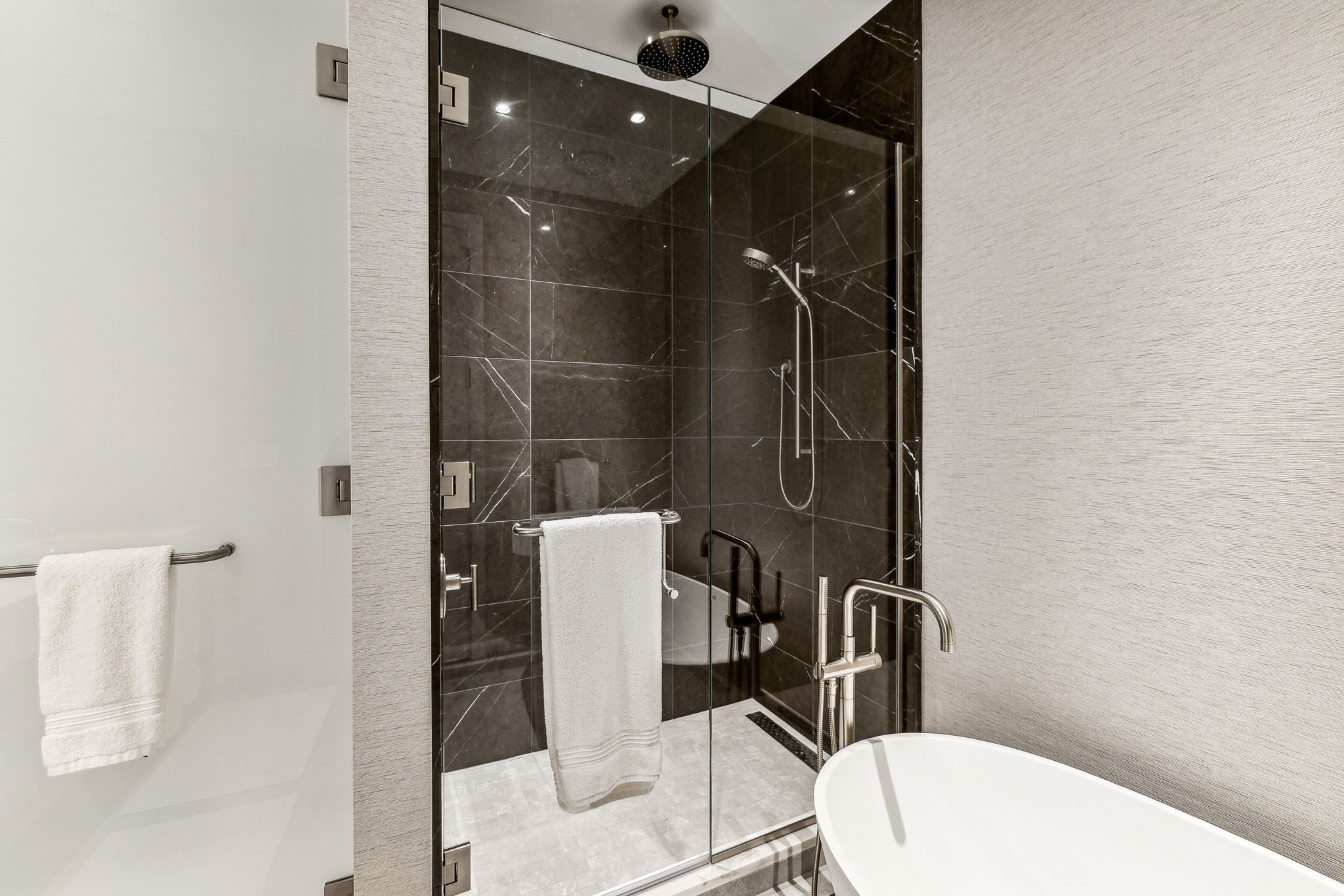 160 2nd Ave, S Unit: 2102