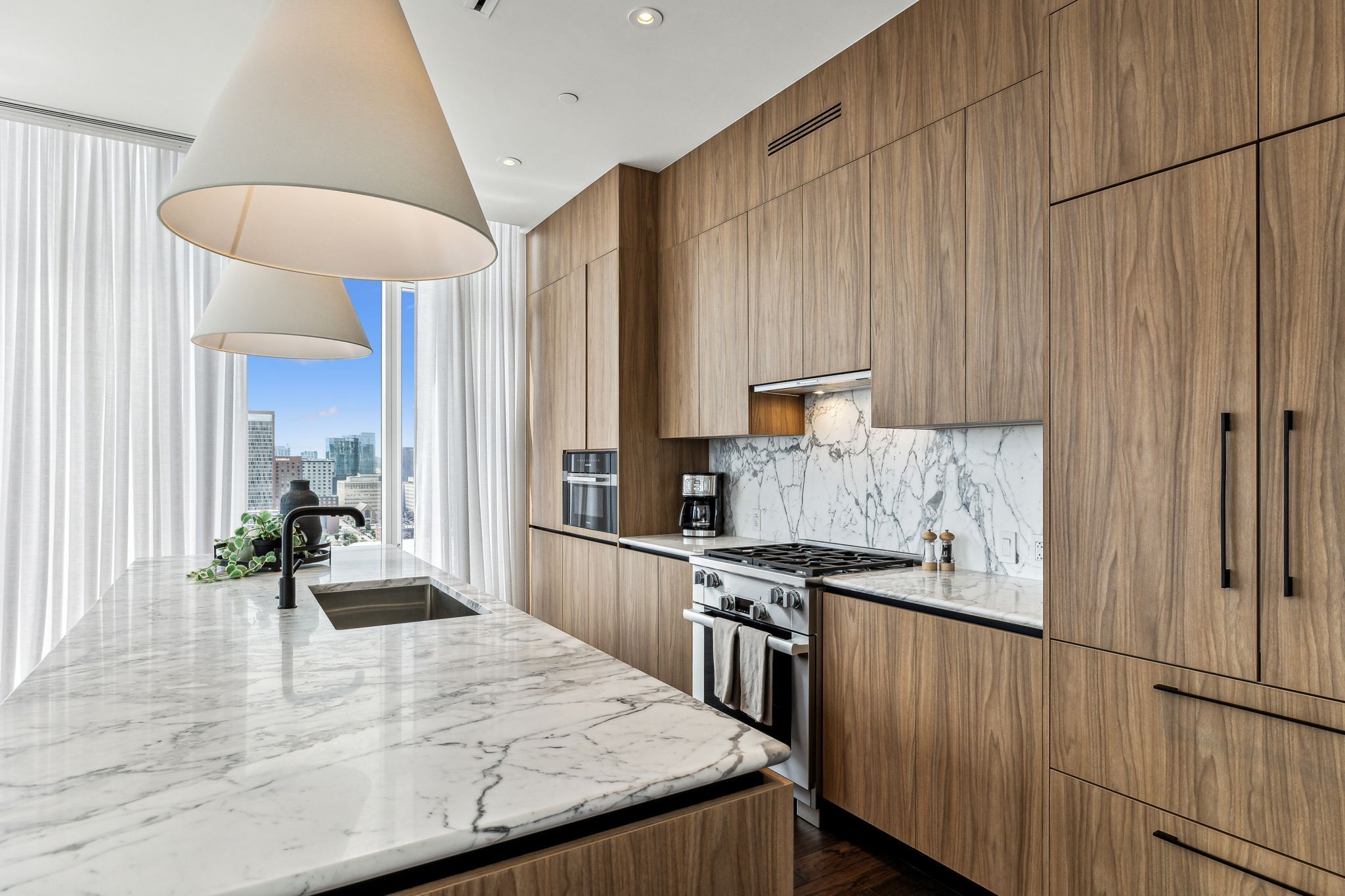 160 2nd Ave, S Unit: 2102