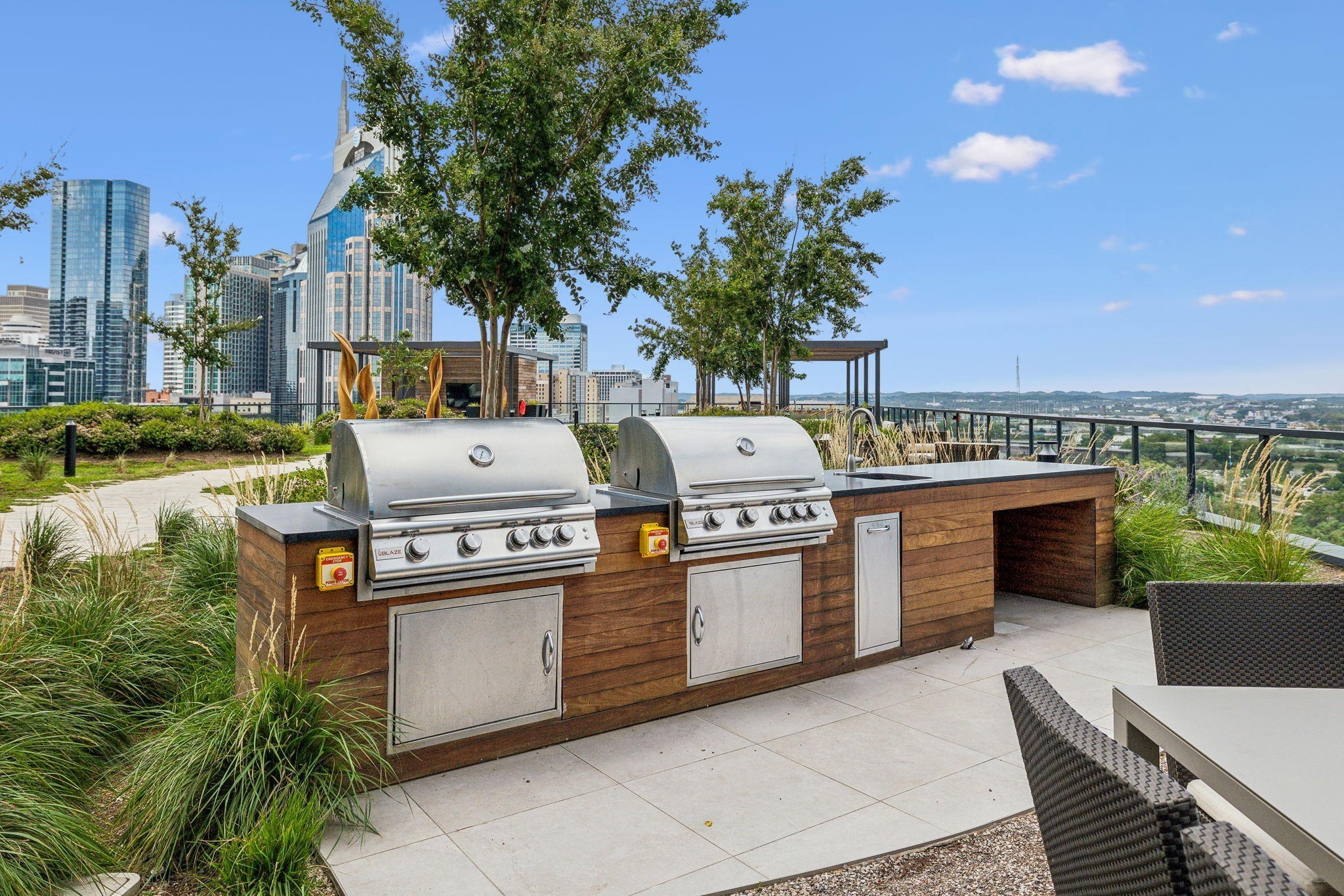 160 2nd Ave, S Unit: 2102