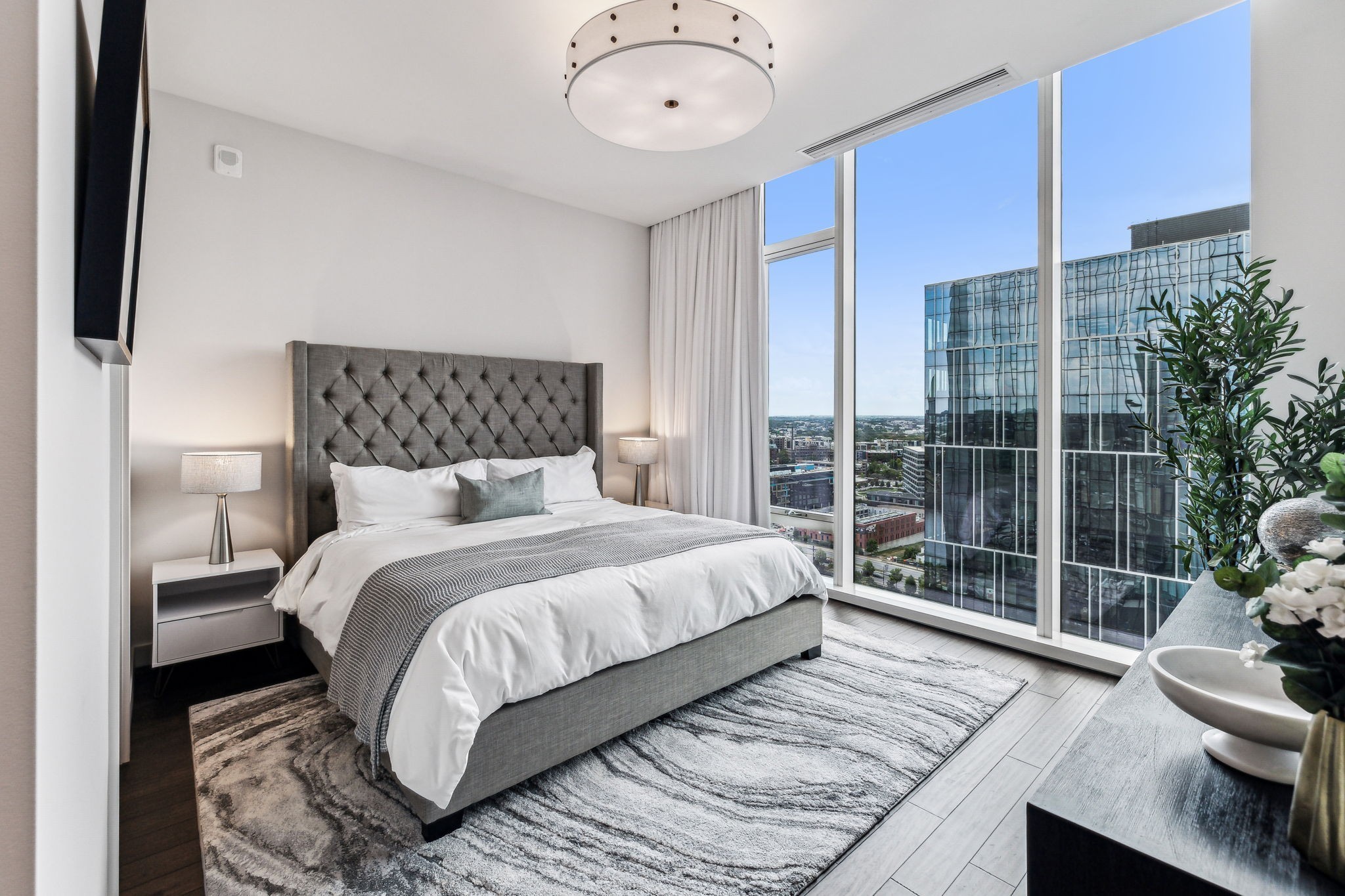 160 2nd Ave, S Unit: 2102