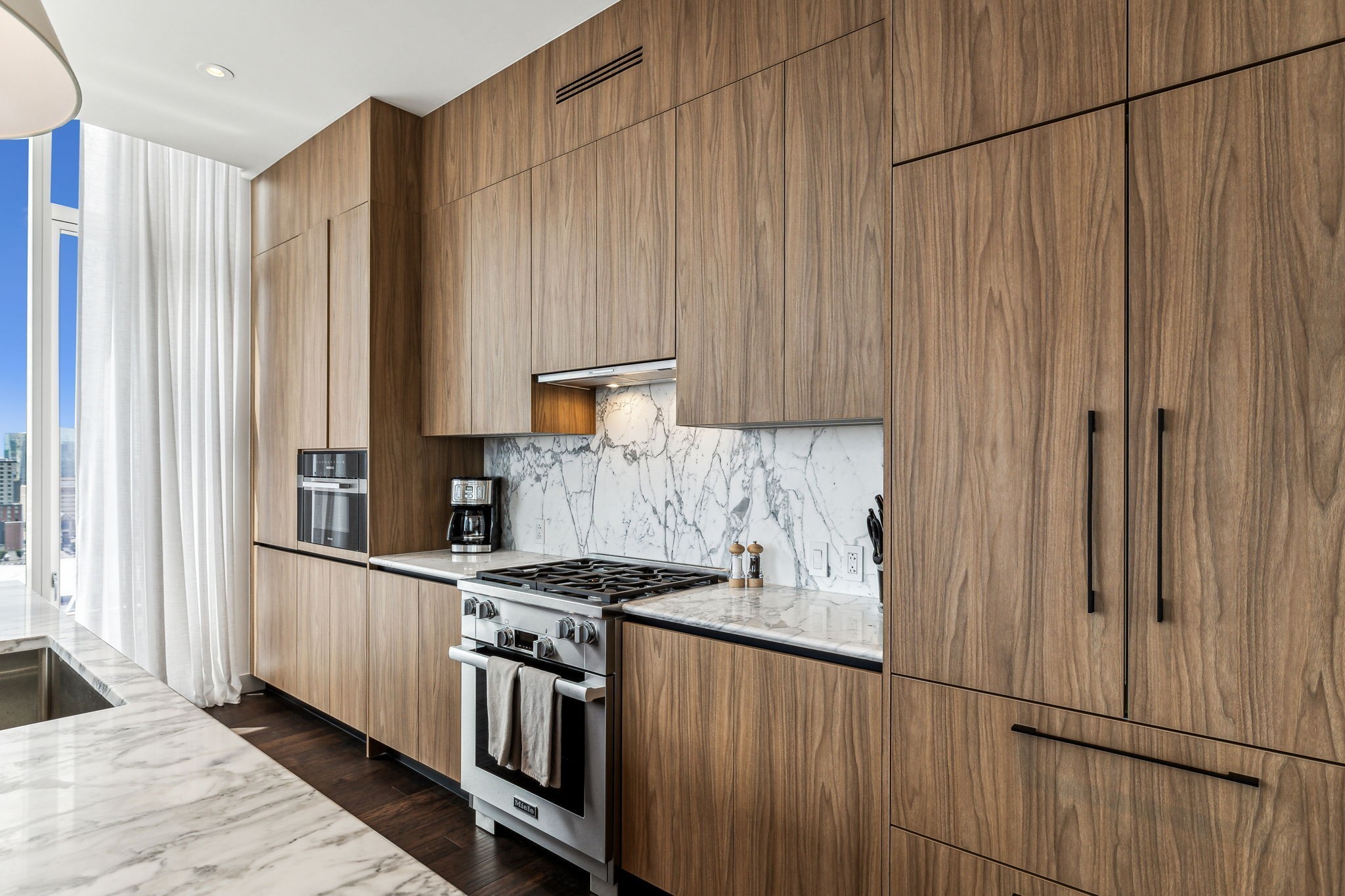 160 2nd Ave, S Unit: 2102