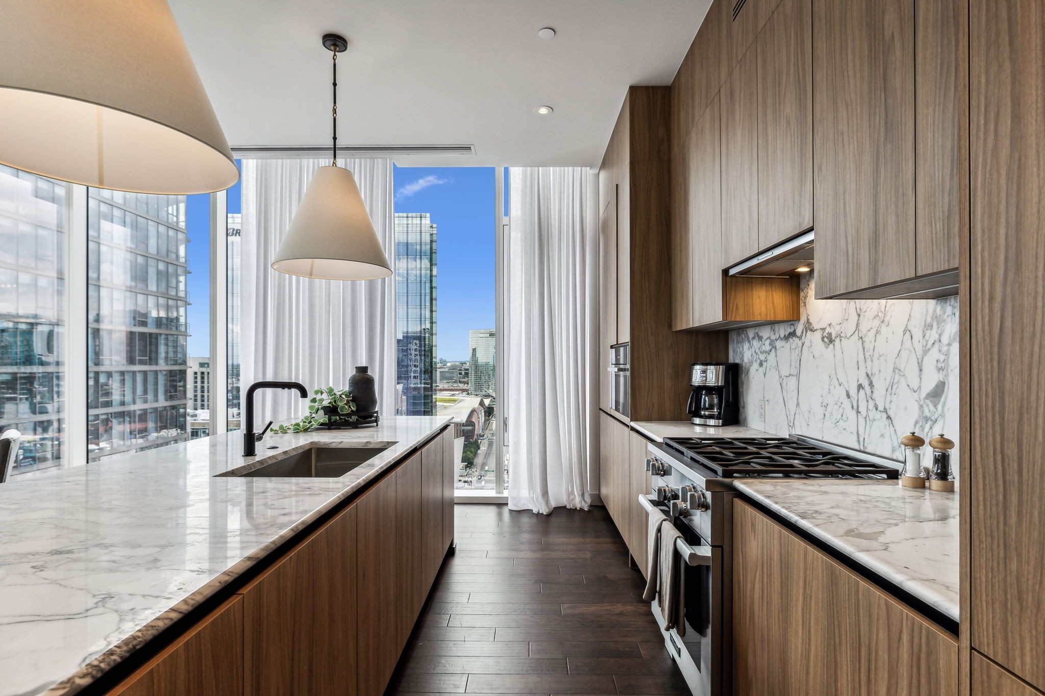 160 2nd Ave, S Unit: 2102