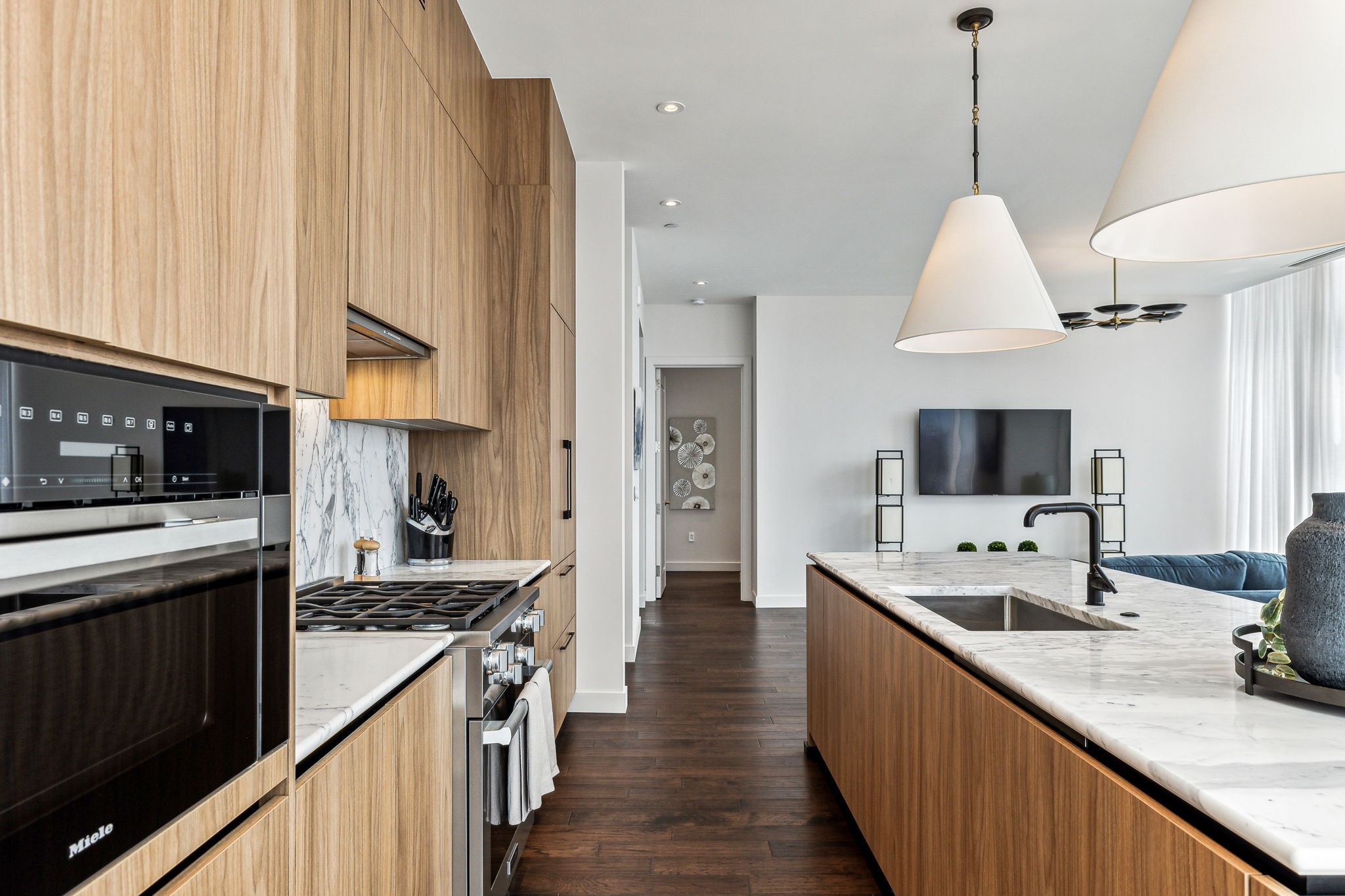 160 2nd Ave, S Unit: 2102