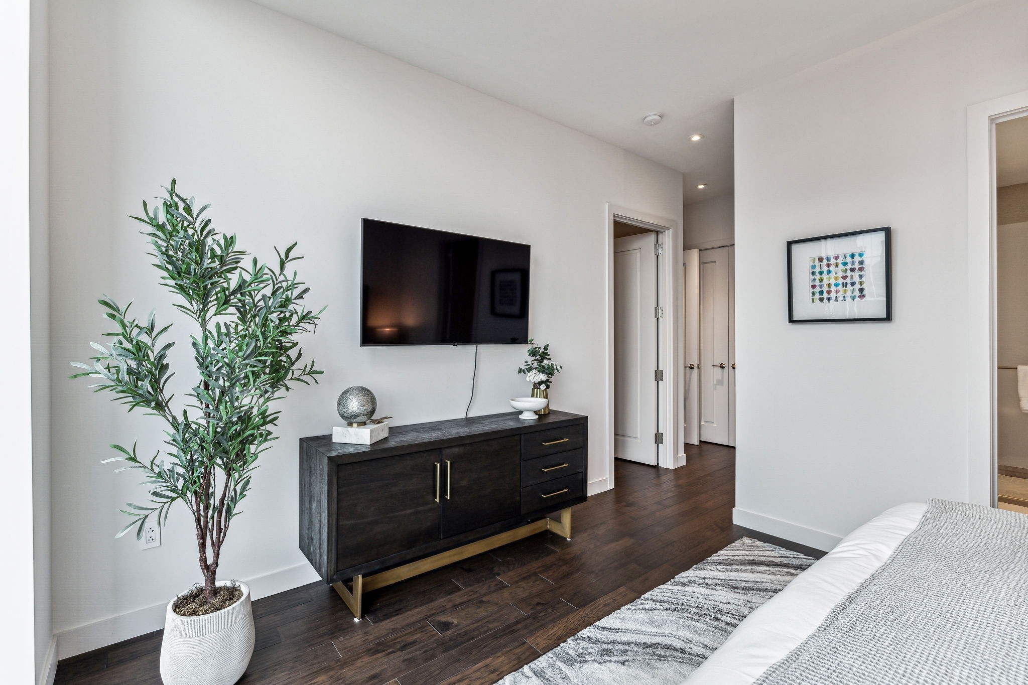 160 2nd Ave, S Unit: 2102