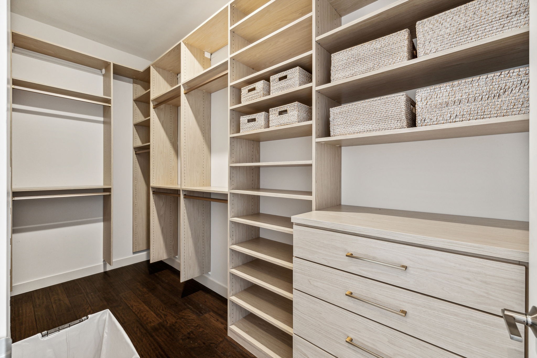 160 2nd Ave, S Unit: 2102