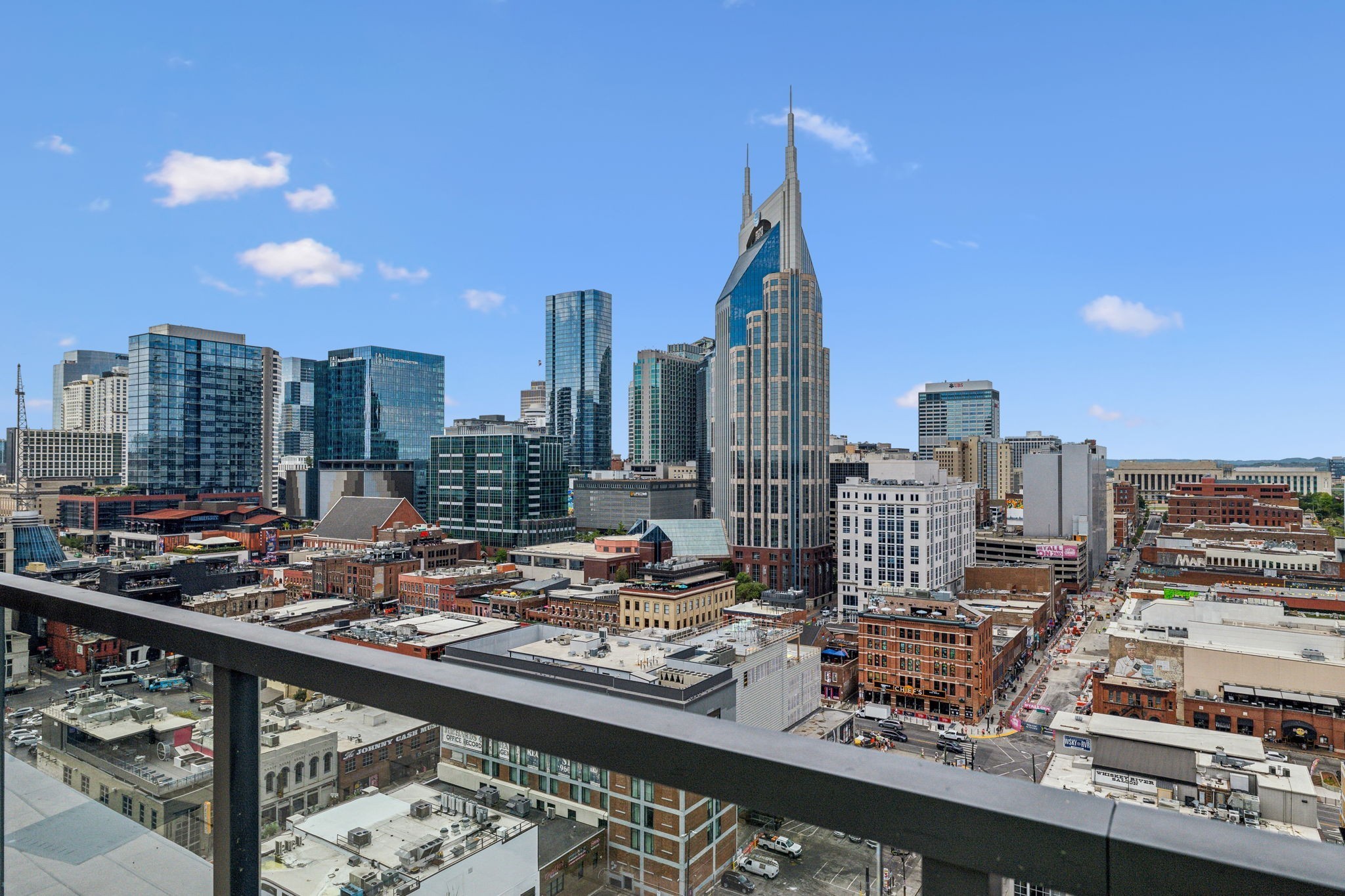 160 2nd Ave, S Unit: 2102