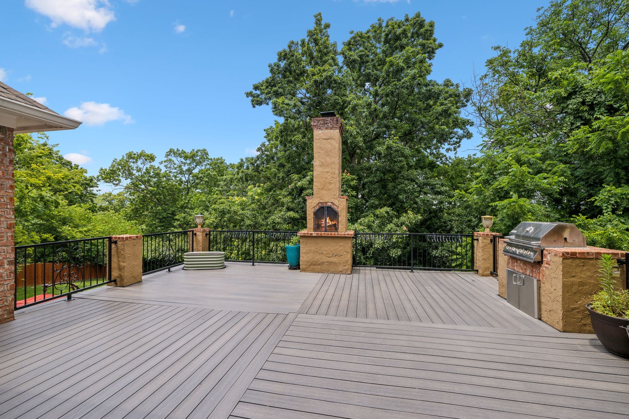 8106 Hilldale Dr