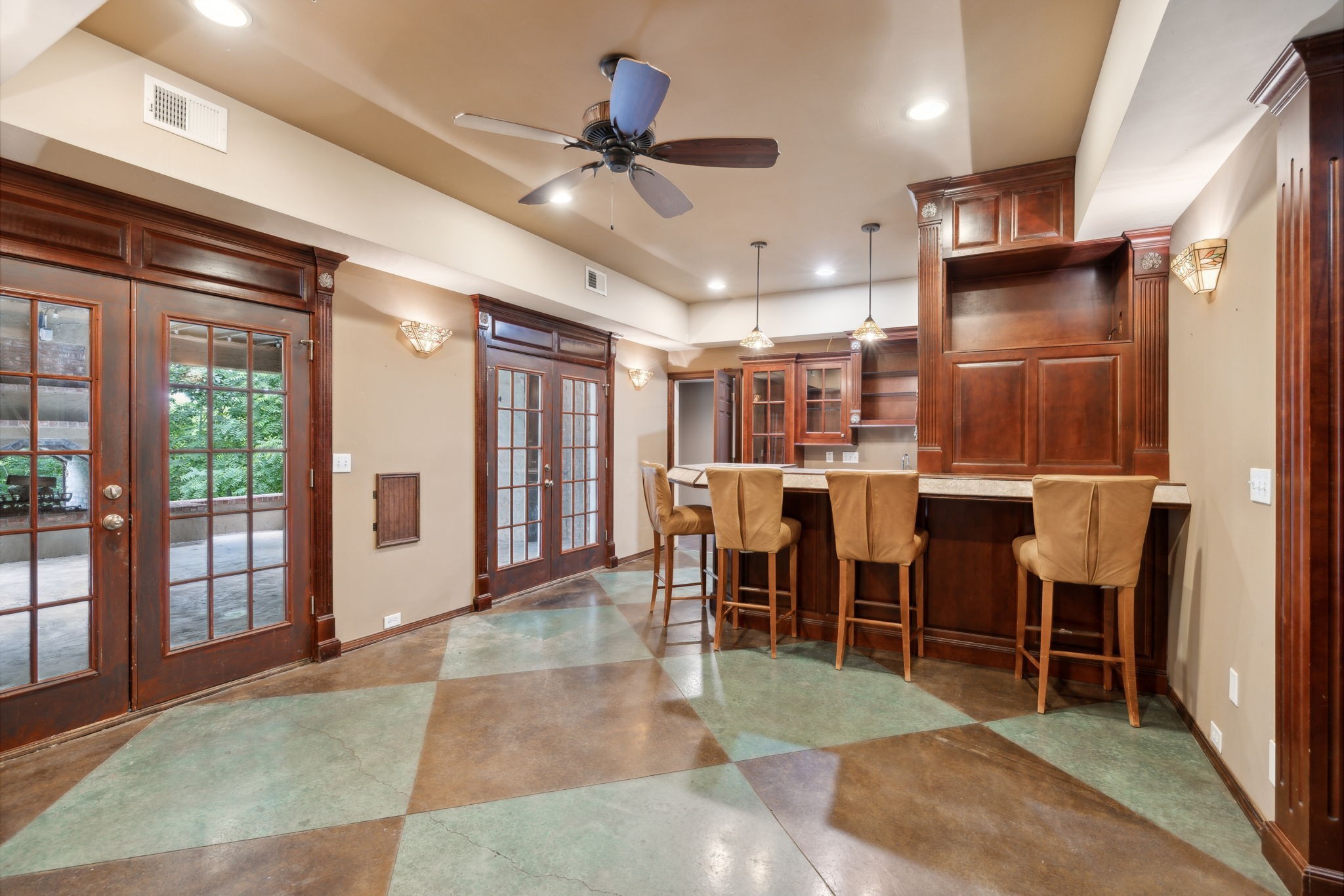 8106 Hilldale Dr
