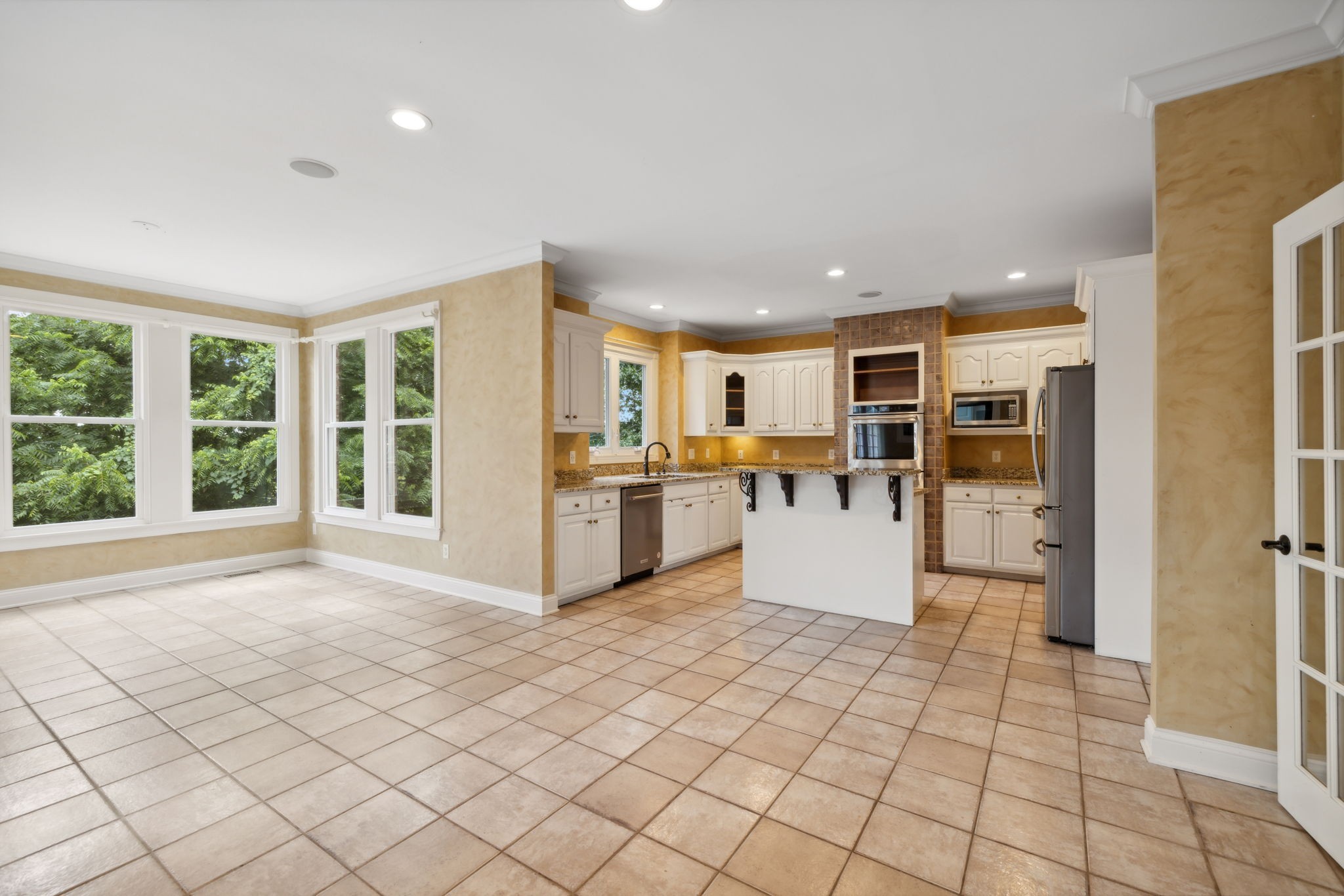 8106 Hilldale Dr
